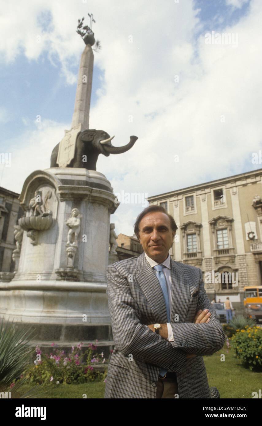 4067539 Italian TV presenter Pippo Baudo in his hometown, Catania (1985) (photo); (add.info.: Catania, Italy; Italia, Pippo Baudo a Catania  Il presentatore TV Pippo Baudo a Catania, sua città  natale (1985)); © Marcello Mencarini. All rights reserved 2024. Stock Photo