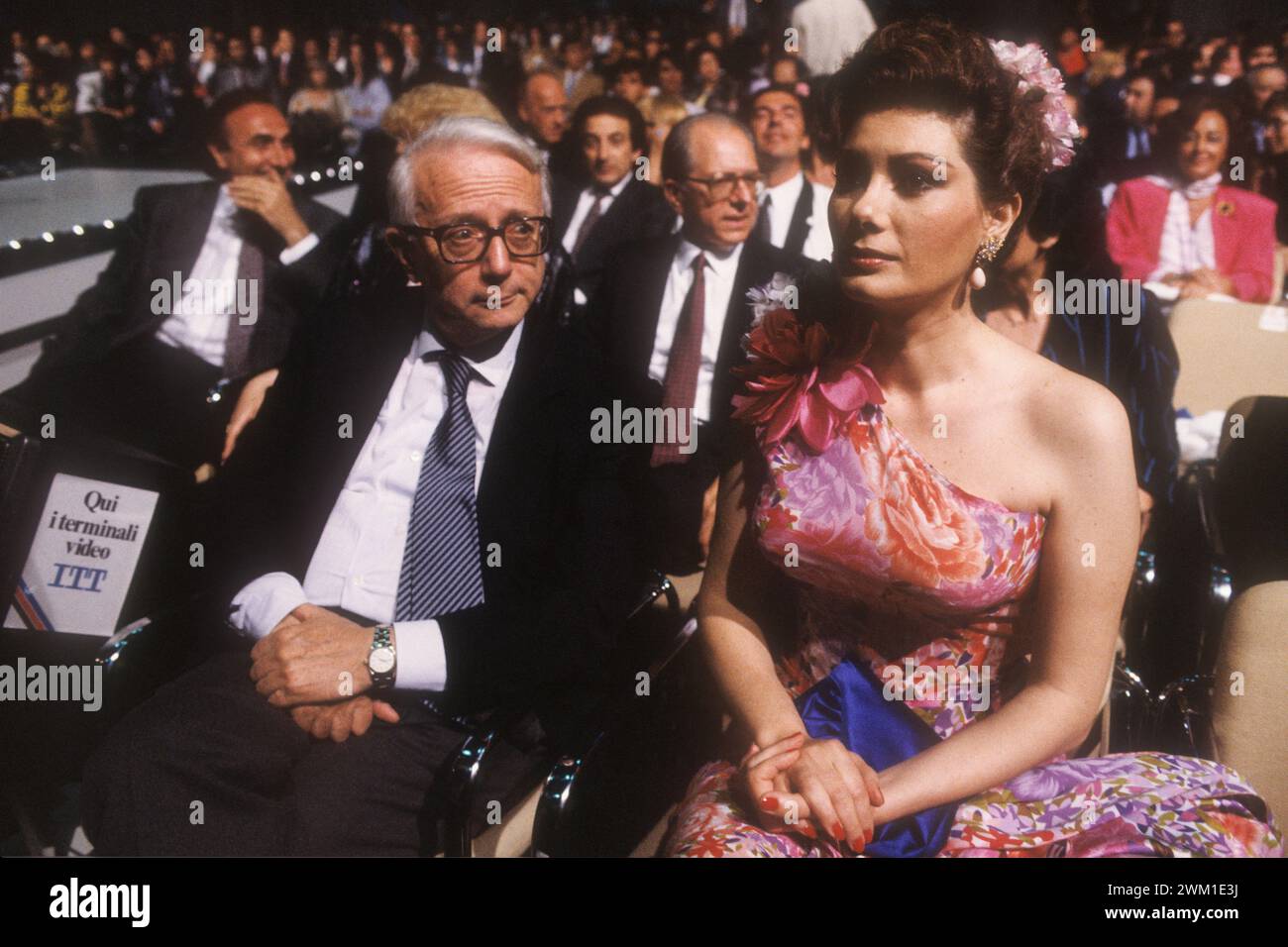 4067786 Italian journalist Enzo Biagi and French actress Edwige Fenech (about 1985) (photo); (add.info.: Il giornalista Enzo Biagi e l'attrice Edwige Fenech (1985 circa)); © Marcello Mencarini. All rights reserved 2024. Stock Photo