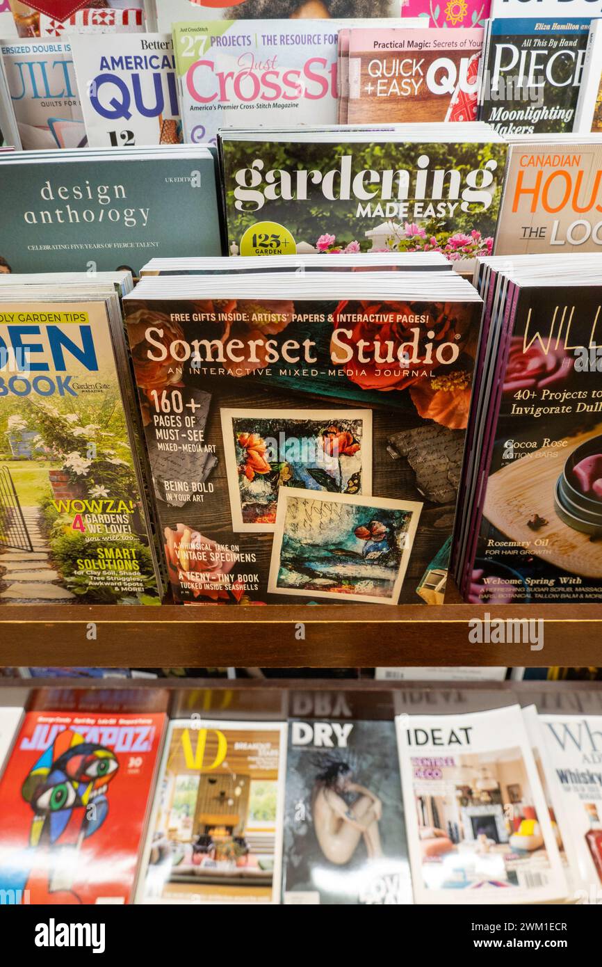 Books on do it yourself hi-res stock photography and images - Alamy