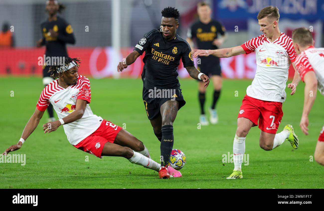 Leipzig, Deutschland. 13th Feb, 2024. firo: 02/13/2024, football, soccer, UEFA CHAMPIONS LEAGUE, season 2023/2024, UCL, CL, round of 16, first leg, RB Leipzig, Red Bull Leipzig - Real Madrid 0:1 Vinicius Junior, Real withte versus Mohamed Simakan, left and Dani Olmo Credit: dpa/Alamy Live News Stock Photo