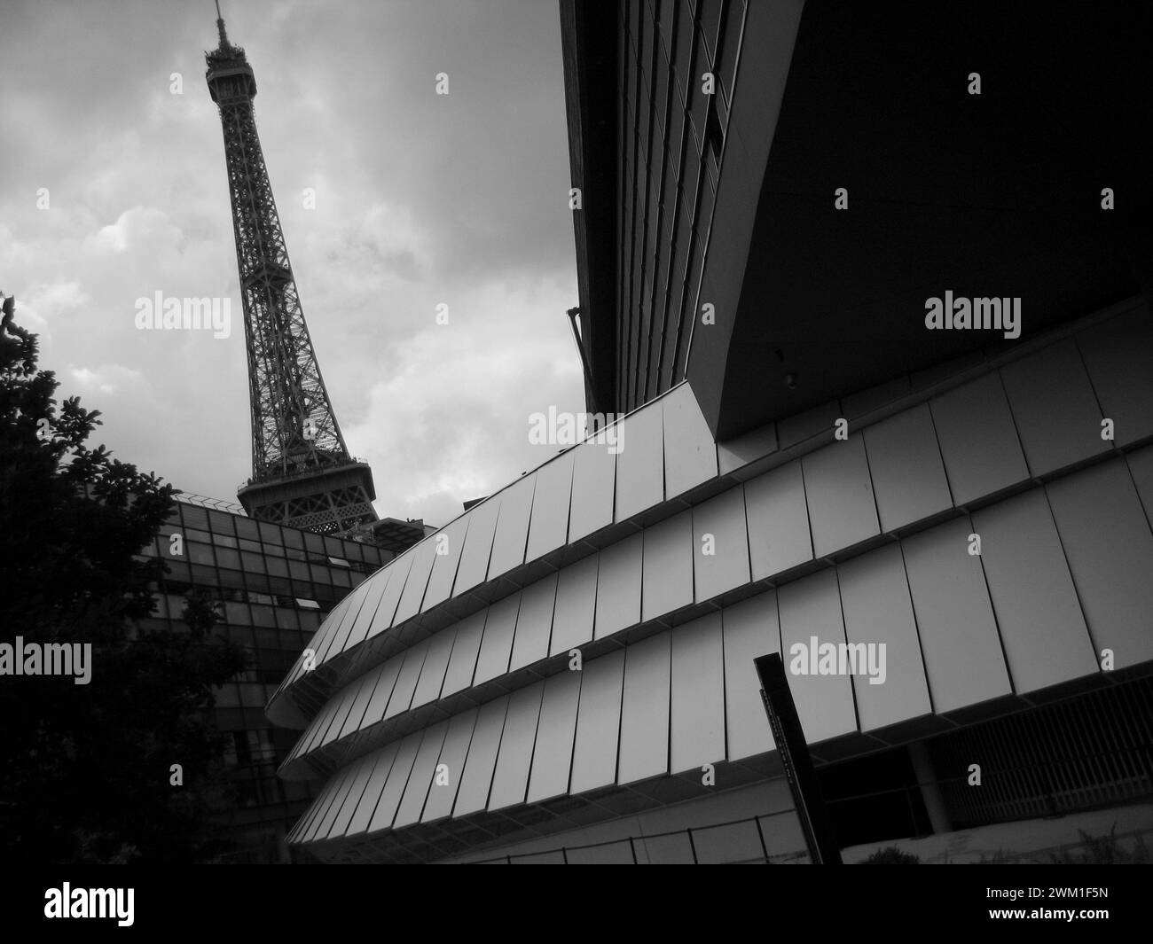 4068206 Eiffel Tower View From The Museum Of The Quai Branly In Paris 4068206-eiffel-tower-view-from-the-museum-of-the-quai-branly-in-paris