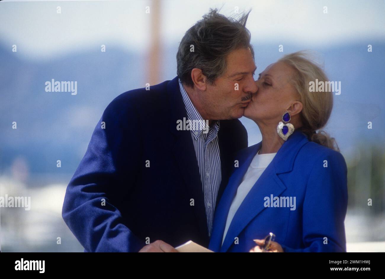 4069402 Cannes Film Festival, 1991. Actors Marcello Mastroianni, And Jeanne Moreau starring of the movie 'The Suspended Step of the Stork' (To meteoro vima tou pelargou) directed by Theo Angelopoulos (photo); (add.info.: Cannes, France; Francia,   Festival del Cinema di Cannes 1991. Gli attori Marcello Mastroianni E Jeanne Moreau, in concorso con il film 'Il passo sospeso della cicogna' (To meteoro vima tou pelargou) di Theo Angelopoulos); © Marcello Mencarini. All rights reserved 2024. Stock Photo