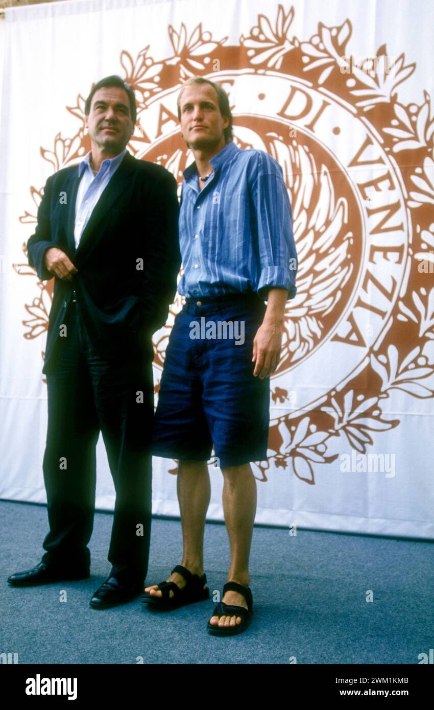 4070204 Venice Lido, Venice Film Festival 1994. American director Oliver Stone and actor Woody Harrelson at photocall of the movie "Natural Born Killers"  (photo); (add.info.: Venice Lido; Lido di venezia, Italy; Italia,   Lido di venezia, Mostra del Cinema di Venezia 1994. Il regista Oliver Stone e l'attore Woody Harrelson al photocall del film "Natural Born Killers-Assassini nati"); © Marcello Mencarini. All rights reserved 2024. Stock Photo