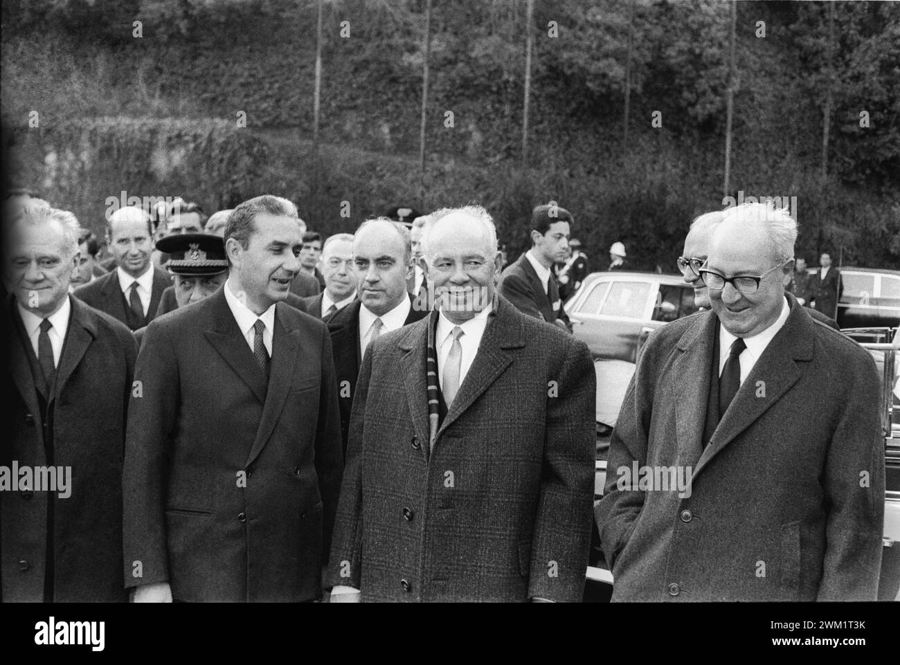 MME4717551 Rome, about 1965. Italian Prime Minister Aldo Moro (second from the left) and Soviet Communist leader Nikolai Viktorovich Podgorny on official visit to Italy/Roma, 1965 circa. Il Presidente del Consiglio Aldo Moro e il leader del partito comunista sovietico Nikolai Viktorovich Podgorny in visita ufficiale in Italia - Marcello Mencarini Historical Archives; (add.info.: Rome, about 1965. Italian Prime Minister Aldo Moro (second from the left) and Soviet Communist leader Nikolai Viktorovich Podgorny on official visit to Italy/Roma, 1965 circa. Il Presidente del Consiglio Aldo Moro e il Stock Photo