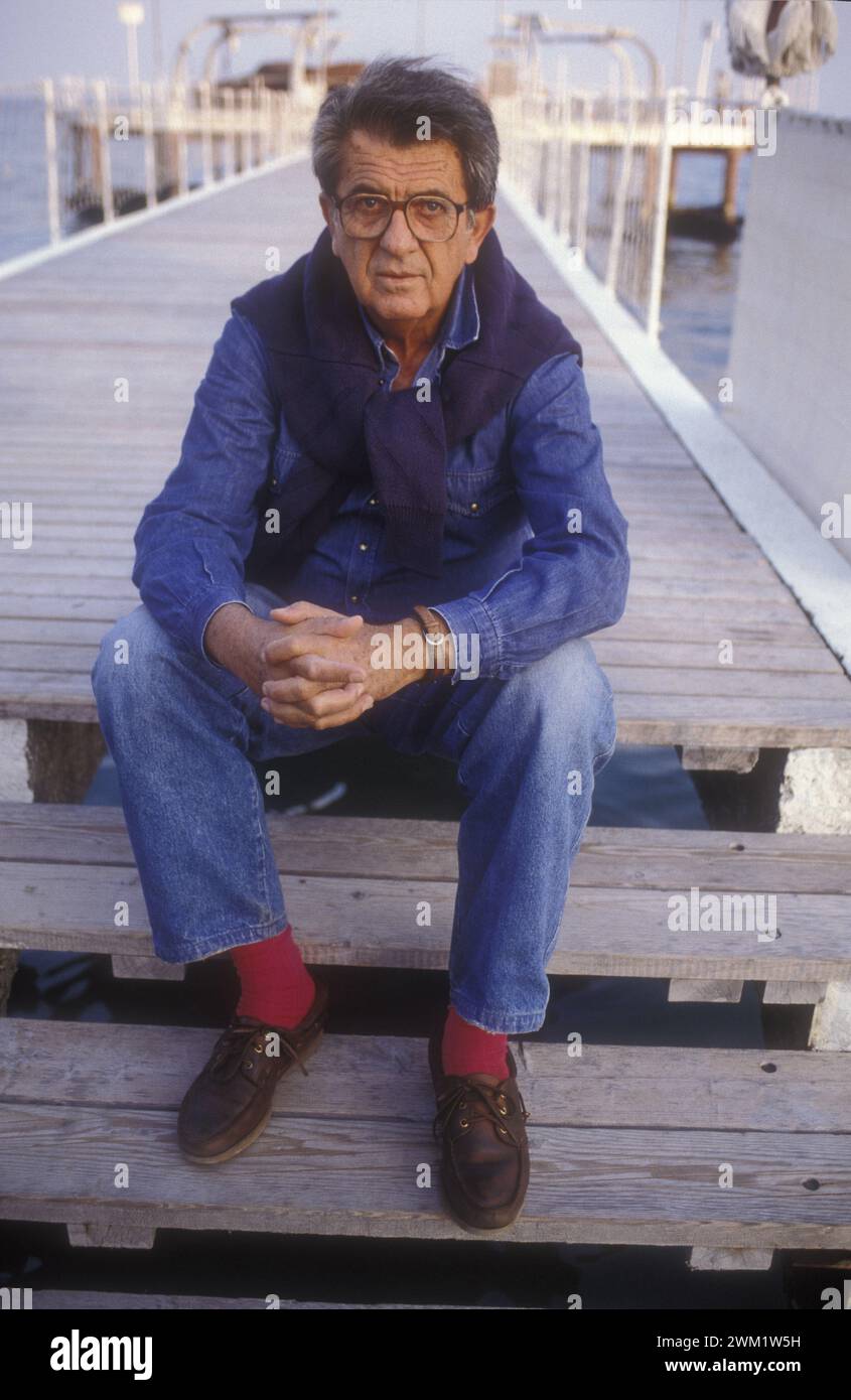 MME4728905 Venice Lido, Venice Film Festival 1989. Italian director Nanni Loy/Lido di Venezia, Mostra del Cinema di Venezia 1989. He registered Nanni Loy-; (add.info.: Venice Lido, Venice Film Festival 1989. Italian director Nanni Loy/Lido di Venezia, Mostra del Cinema di Venezia 1989. He registered Nanni Loy-); © Marcello Mencarini. All rights reserved 2024. Stock Photo