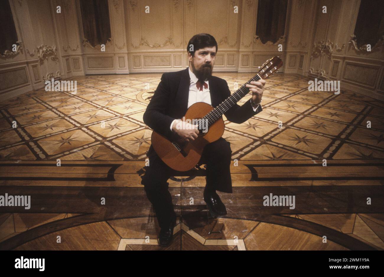 MME4746865 Italian classical guitarist Oscar Ghiglia (1981)/Il chitarrista classico oscar Ghiglia (1981) -; (add.info.: Italian classical guitarist Oscar Ghiglia (1981)/Il chitarrista classico oscar Ghiglia (1981) -); © Marcello Mencarini. All rights reserved 2024. Stock Photo