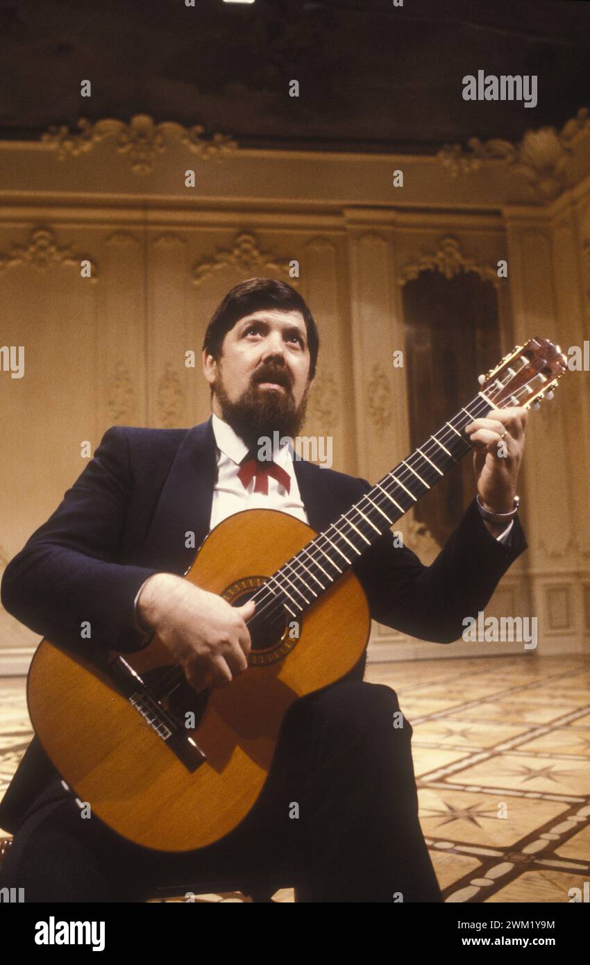 MME4746891 Italian classical guitarist Oscar Ghiglia (1981)/Il chitarrista classico oscar Ghiglia (1981) -; (add.info.: Italian classical guitarist Oscar Ghiglia (1981)/Il chitarrista classico oscar Ghiglia (1981) -); © Marcello Mencarini. All rights reserved 2024. Stock Photo