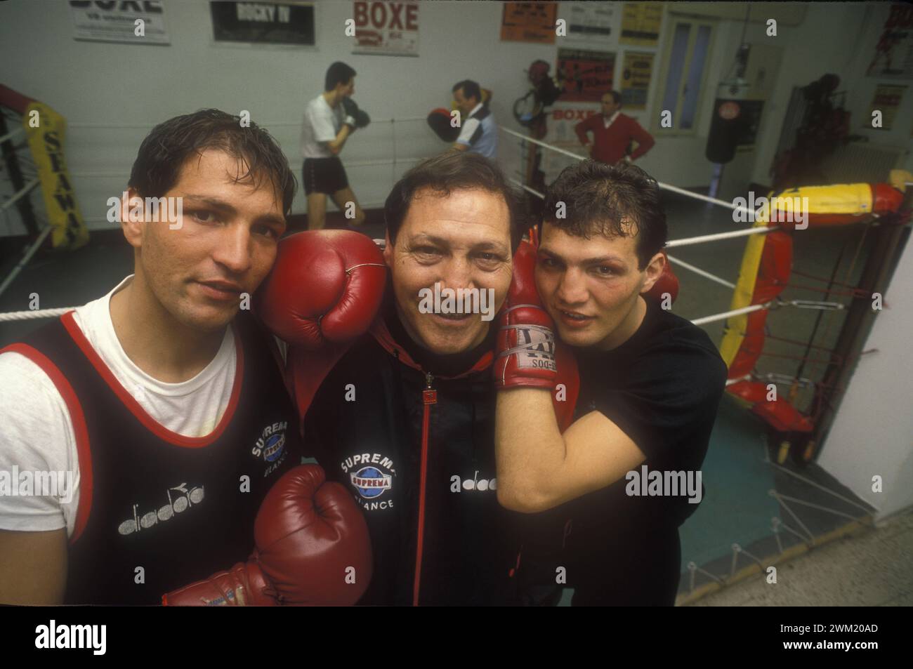 MME4753551 Ferrara, about 1990. Boxer Carlos Duran with his sons ...