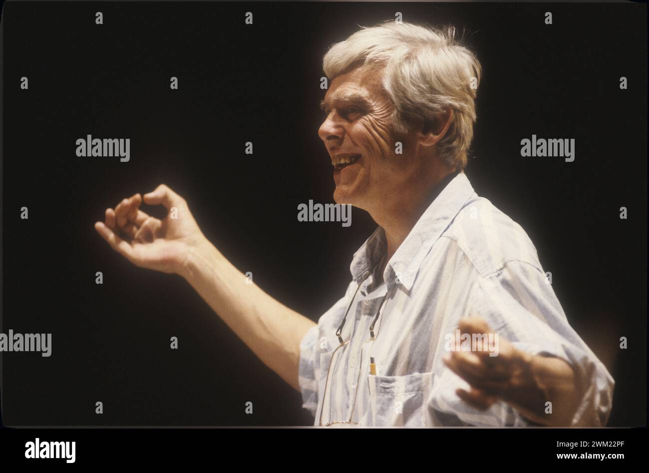 MME4766415 Dutch conductor and flutist Frans Bruggen conducting (Rome, about 1990)/Il direttore d'orchestra e flautista Frans Bruggen mentre dirige (Roma, 1990 circa) -; (add.info.: Dutch conductor and flutist Frans Bruggen conducting (Rome, about 1990)/Il direttore d'orchestra e flautista Frans Bruggen mentre dirige (Roma, 1990 circa) -); © Marcello Mencarini. All rights reserved 2024. Stock Photo