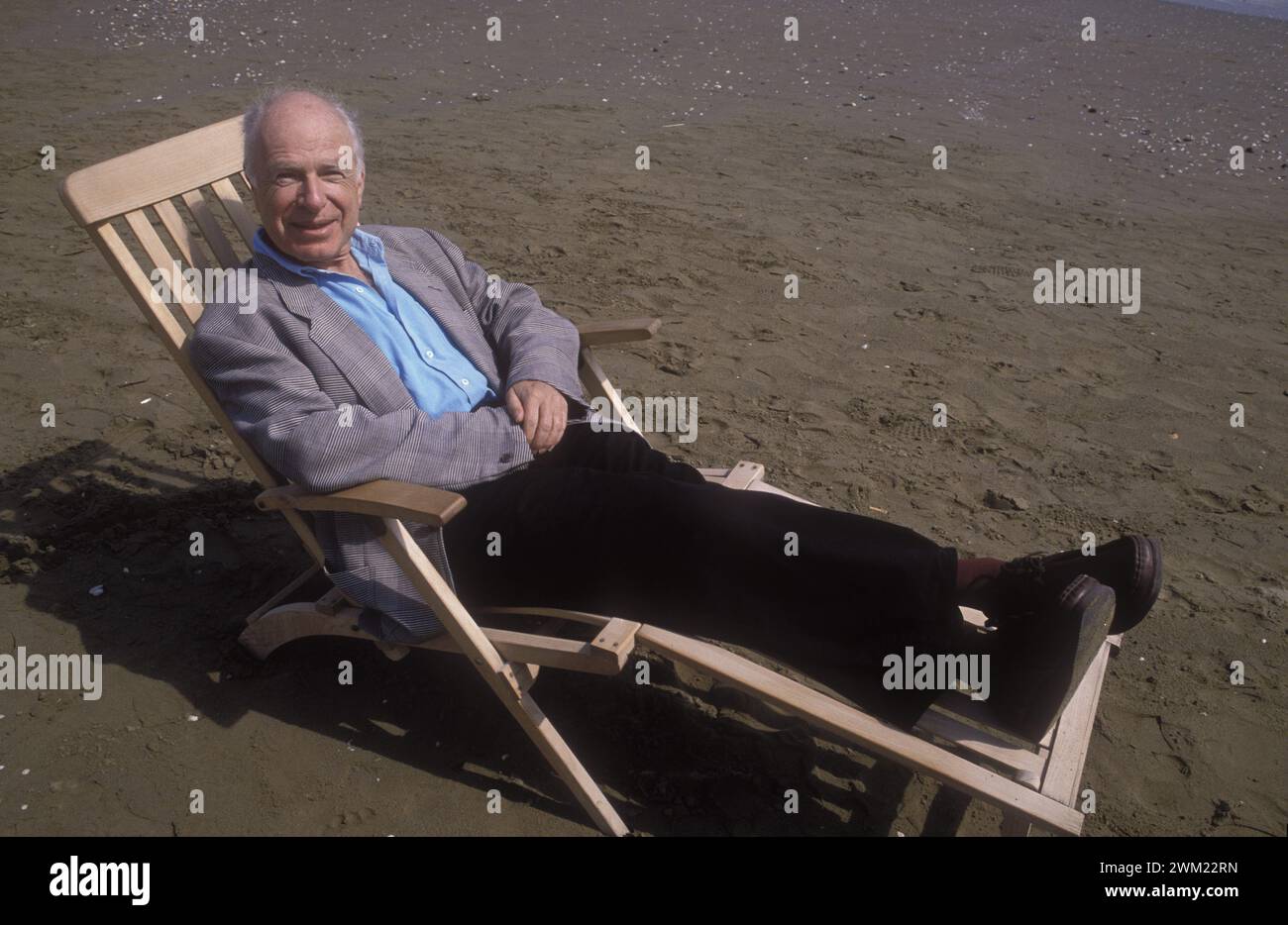 MME4766642 Venice Lido, Venice Film Festival 1989. British director Peter Brook, in commpetition with the movie “” The Mahabharata””/Lido di Venezia, Film Festival of Venezia 1989. He registered Peter Brook, in concorso with the film “” The Mahabharata”” -; (add.info.: Venice Lido, Venice Film Festival 1989. British director Peter Brook, in commpetition with the movie “” The Mahabharata””/Lido di Venezia, Film Festival of Venezia 1989. He registered Peter Brook, in concorso with the film “” The Mahabharata”” -); © Marcello Mencarini. All rights reserved 2024. Stock Photo