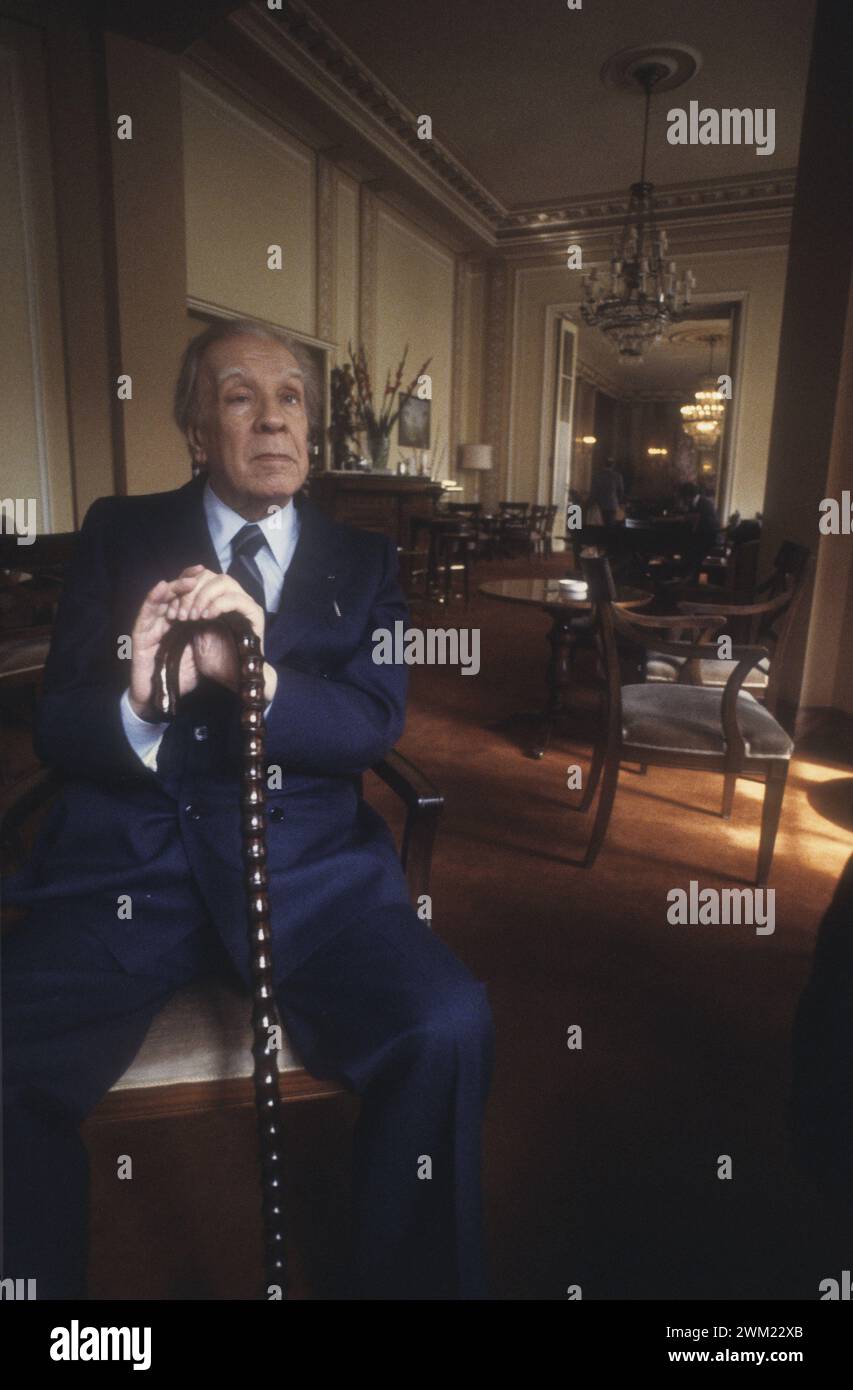 MME4767304 Rome, Westin Excelsior Hotel, 1981. Argentinian writer Jorge Luis Borges/Roma, Hotel Westin Excelsior, 1981. The scrittore Argentino Jorge Luis Borges -; (add.info.: Rome, Westin Excelsior Hotel, 1981. Argentinian writer Jorge Luis Borges/Roma, Hotel Westin Excelsior, 1981. The scrittore Argentino Jorge Luis Borges -); © Marcello Mencarini. All rights reserved 2024. Stock Photo