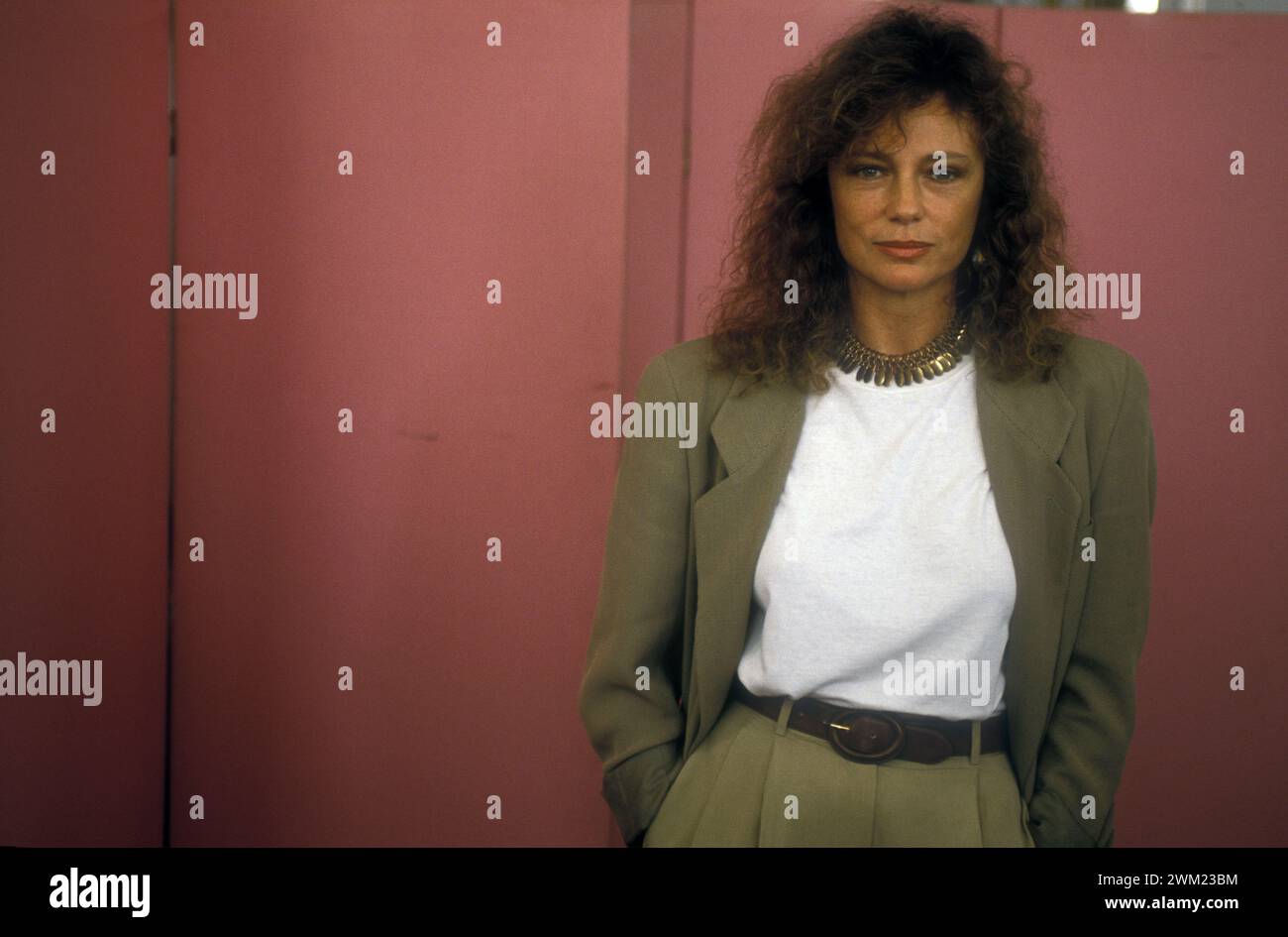 MME4769263 Venice Lido, Venice Film Festival 1989. British actress Jacqueline Bisset, starring in “” Scenes from the Class Struggle in Beverly Hills”” directed by Paul Bartel and presented at the Festival/Lido di Venezia, Venice Film Festival 1989. L'attrice Jacqueline Bisset, protagonista of “” Scene di lotta di classe a Beverly Hills””, diretto by Paul Bartel and presented at the Mostra -; (add.info.: Venice Lido, Venice Film Festival 1989. British actress Jacqueline Bisset, starring in “” Scenes from the Class Struggle in Beverly Hills”” directed by Paul Bartel and presented at the Festiva Stock Photo