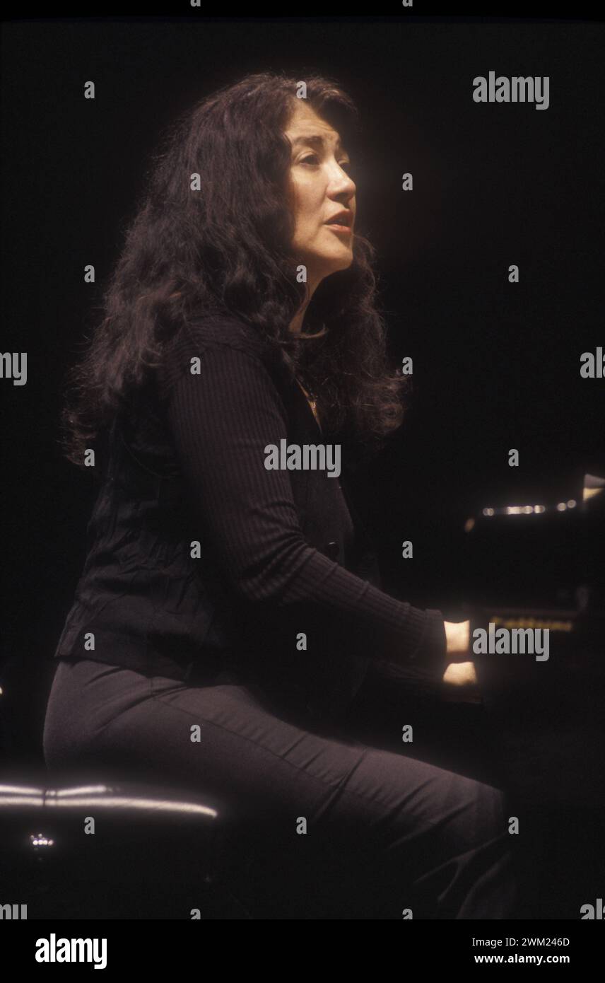 MME4774459 Rome, 1995. Argentina pianist Martha Argerich/Roma, 1995. Argentine pianista Martha Argerich -; (add.info.: Rome, 1995. Argentina pianist Martha Argerich/Roma, 1995. Argentine pianista Martha Argerich -); © Marcello Mencarini. All rights reserved 2024. Stock Photo