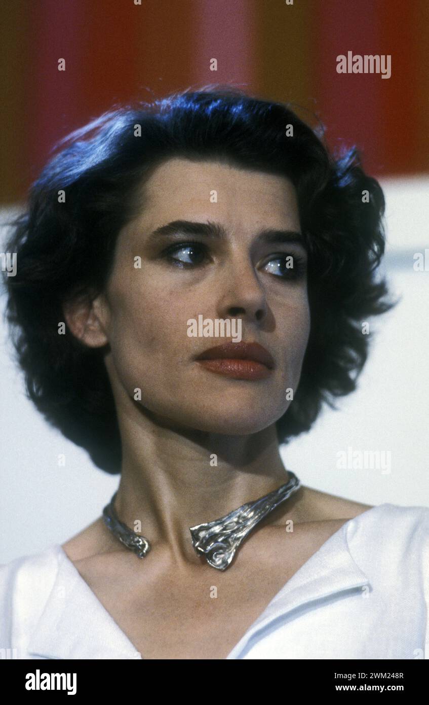 MME4774558 Venice Lido. Venice Film Festival 1989. Actress Fanny Ardant, protagonist of Australia, film in competition by Belgian director Jean Jacques Adrien/Lido di Venezia, Film Festival di Venezia 1989. L'attrice Fanny Ardant, protagonista del film in concorso Australia del regista belga KJean Jacques Adrien -; (add.info.: Venice Lido. Venice Film Festival 1989. Actress Fanny Ardant, protagonist of Australia, film in competition by Belgian director Jean Jacques Adrien/Lido di Venezia, Film Festival di Venezia 1989. L'attrice Fanny Ardant, protagonista del film in concorso Australia del r Stock Photo