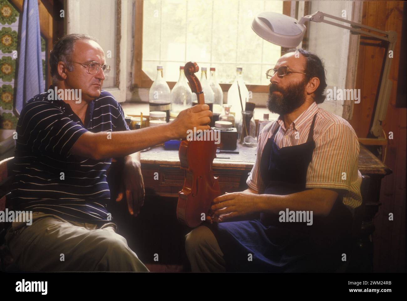 Lute maker hi-res stock photography and images - Alamy