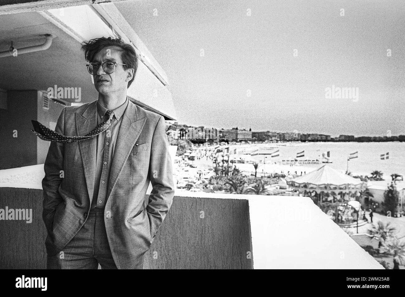 MME4779990 Cannes Film festival 1982. German director Wim Wenders, in competition with the movie “” Hammett””/Festival del Cinema di Cannes 1982. He registered Wim Wenders, in concorso con il film “” Hammett””” -; (add.info.: Cannes Film festival 1982. German director Wim Wenders, in competition with the movie “” Hammett””/Festival del Cinema di Cannes 1982. He registered Wim Wenders, in concorso con il film “” Hammett””” -); © Marcello Mencarini. All rights reserved 2024. Stock Photo