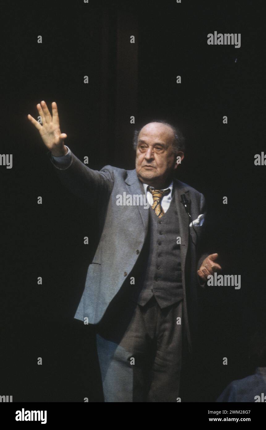 MME4799230 Rome, 1981. Actors Salvo Randone in “” Pensaci Giacomino! “” written by Luigi Pirandello/Roma, 1981. L'attore Salvo Randone in “” Pensaci Giacomino! “” di Luigi Pirandello -; (add.info.: Rome, 1981. Actors Salvo Randone in “” Pensaci Giacomino! “” written by Luigi Pirandello/Roma, 1981. L'attore Salvo Randone in “” Pensaci Giacomino! “” di Luigi Pirandello -); © Marcello Mencarini. All rights reserved 2024. Stock Photo