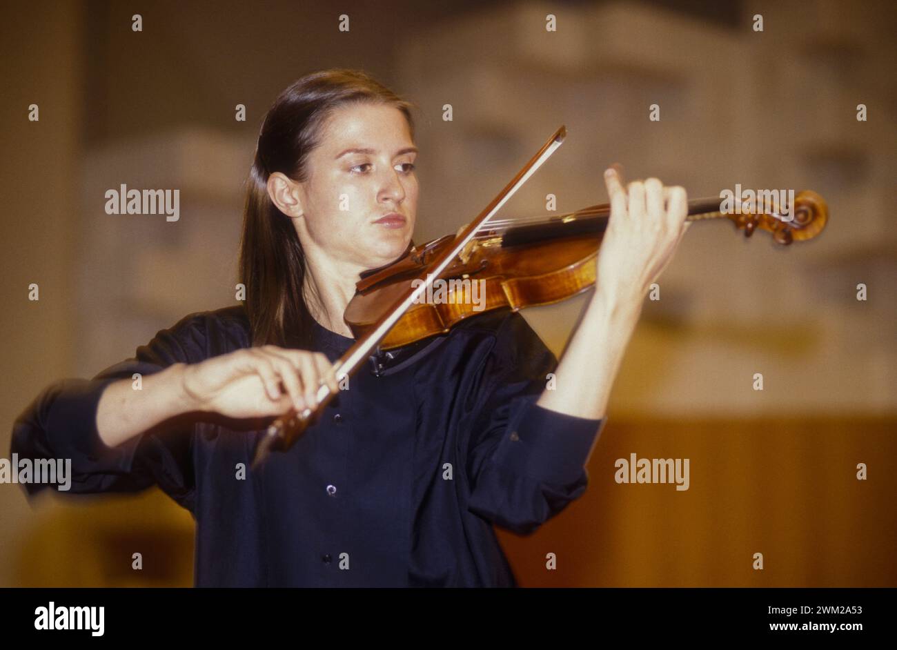 Russian female violinists hi-res stock photography and images - Alamy