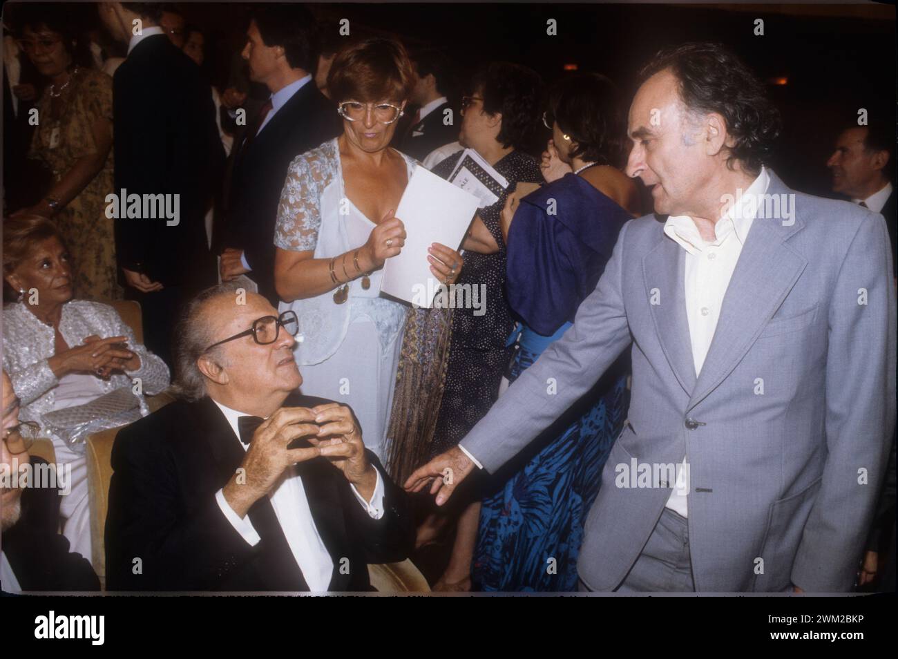 7395028 Italian poet Andrea Zanzotto (right) and movie director Federico Fellini, winner of the Golden Lion award for life achievements, at the awards ceremony, Venice Film Festival, 1985 (photo); © Marcello Mencarini. All rights reserved 2024. Stock Photo