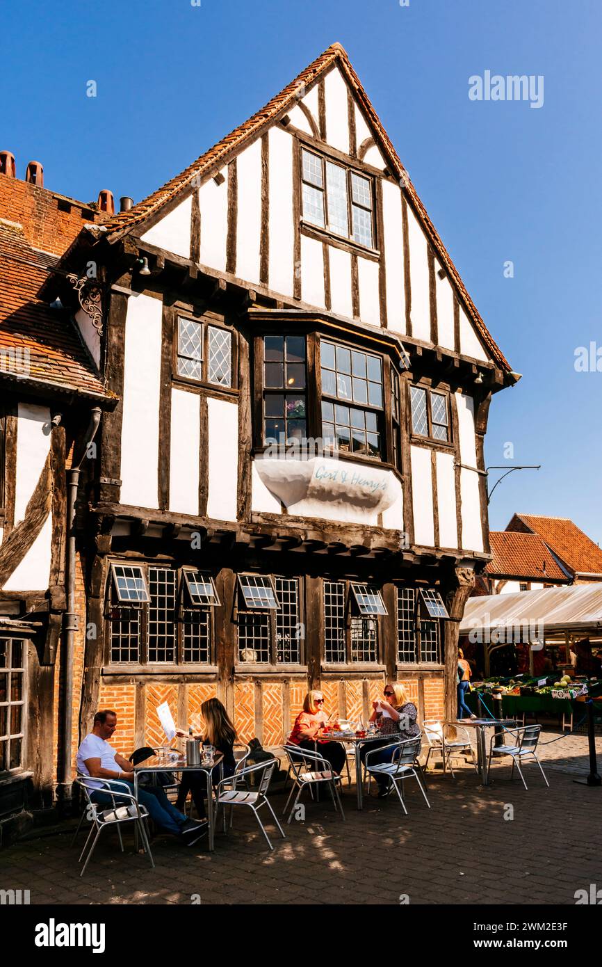 Tudor architecture. Gert and Henry's pub in the Shambles. York, North Yorkshire, Yorkshire and the Humber, England, United Kingdom, Europe Stock Photo