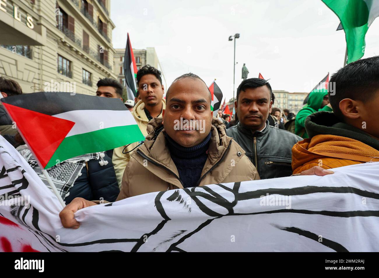 Napoli, Italy, 23 February 2024. A man with a small Palestinian flag during the demonstration in Naples, in solidarity with the Palestinian people, for the massive Israel's attacks on the Gaza strip. Stock Photo