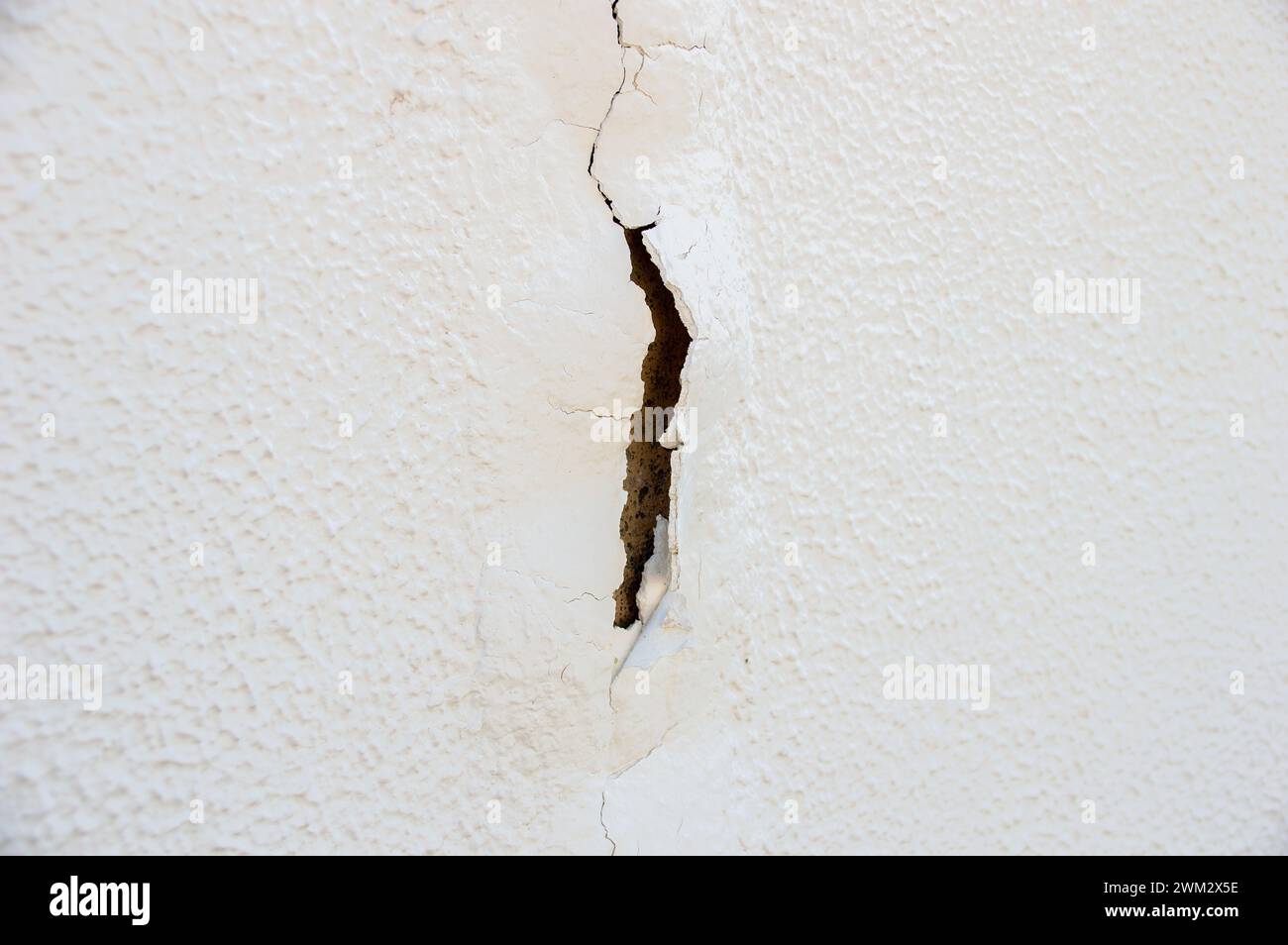 White wall cracked by water inlet Stock Photo