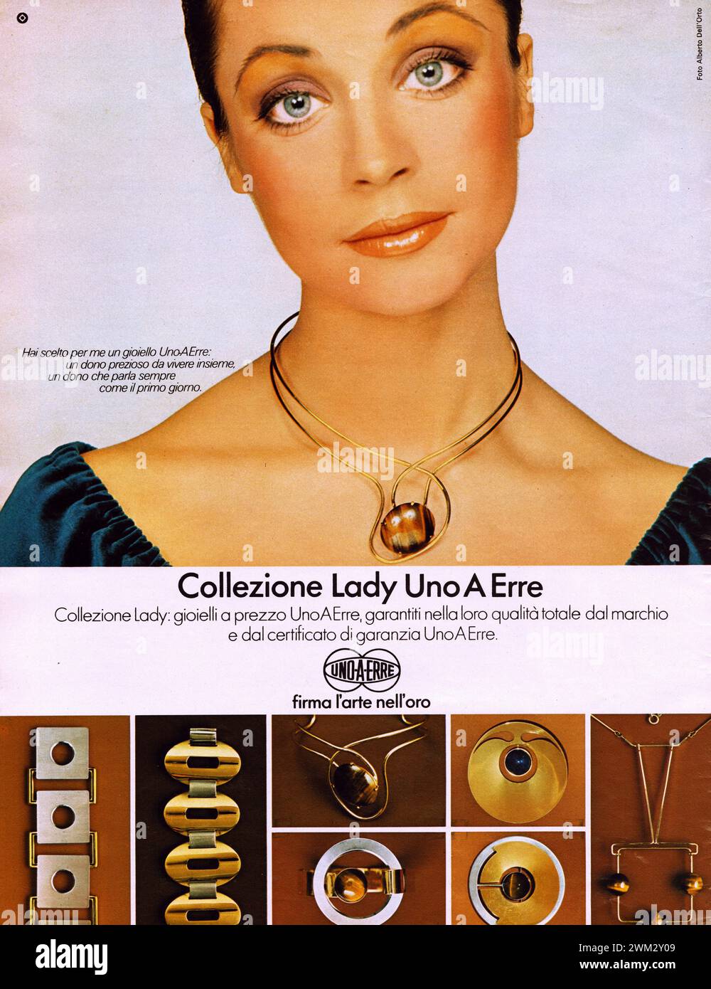 Oro Pubblicità di una vecchia rivista in italiano Stock Photo Alamy