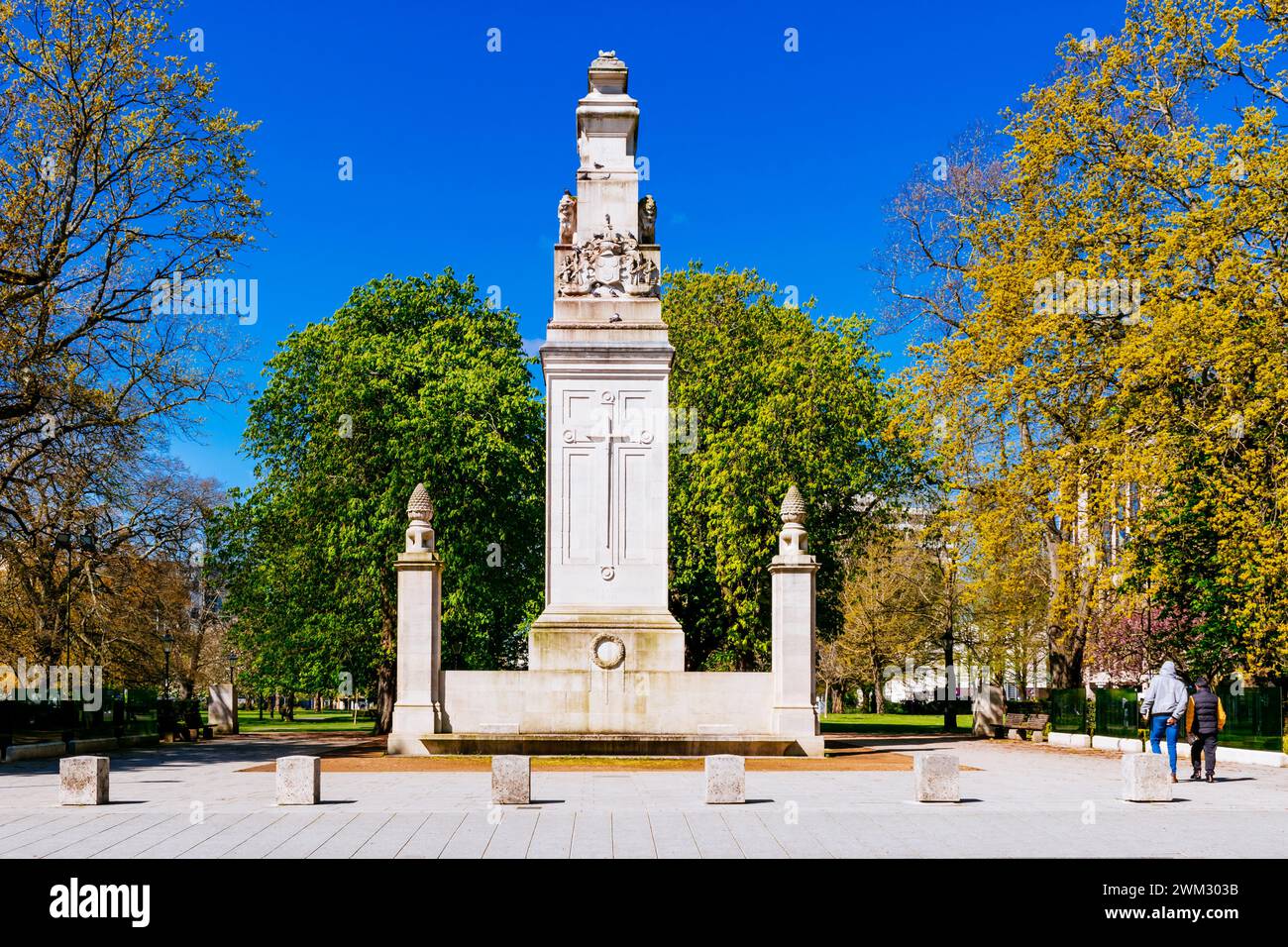The Southampton Cenotaph is a stone memorial at Watts Park in Southampton, England, originally dedicated to the casualties of the First World War. Sou Stock Photo