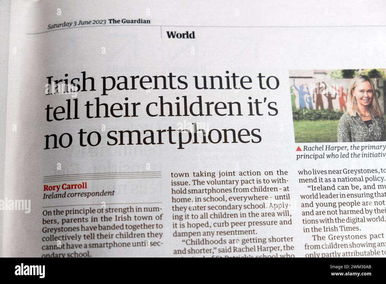 'Irish parents unite to tell their children it's no to smartphones' Guardian newspaper online safety technology article 3 June 2023 London UK Stock Photo