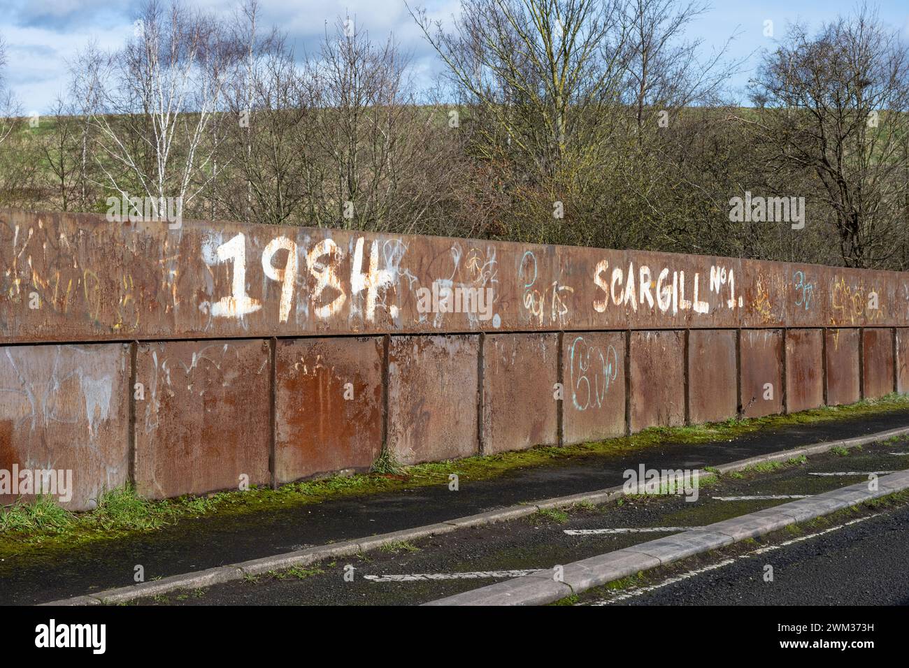 Graffiti supporting NUM leader Arthur Scargill on Orgreave railway bridge near site of Battle of Orgreave during the 1984 miners strike, Sheffield Stock Photo