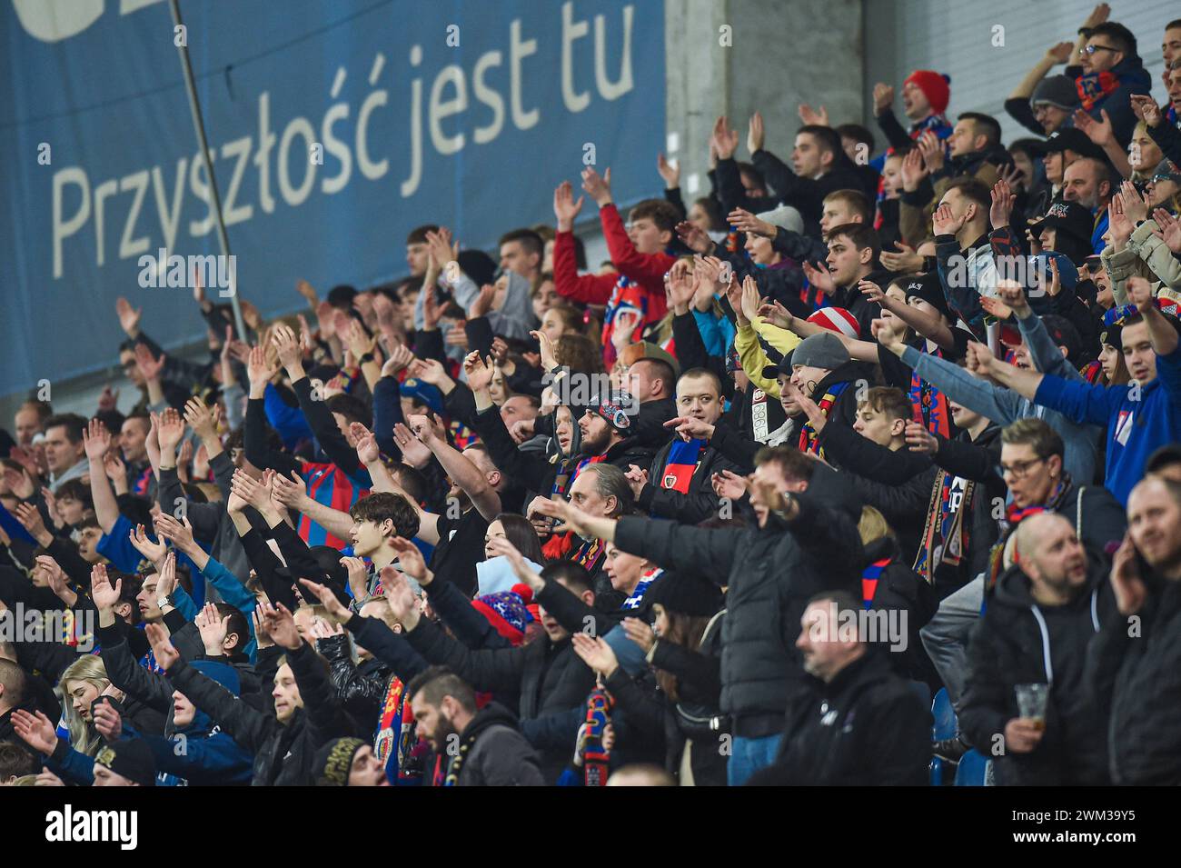 2024.02.23 Gliwice Pilka nozna PKO Ekstraklasa Sezon 2023/2024 Piast Gliwice - Cracovia N/z kibice, trybuny, doping Foto Marcin Bulanda/PressFocus 2024.02.23 Gliwice Football Polish PKO Ekstraklasa League Season 2023/2024 Piast Gliwice - Cracovia kibice, trybuny, doping Credit: Marcin Bulanda/PressFocus Credit: Sipa USA/Alamy Live News Stock Photo