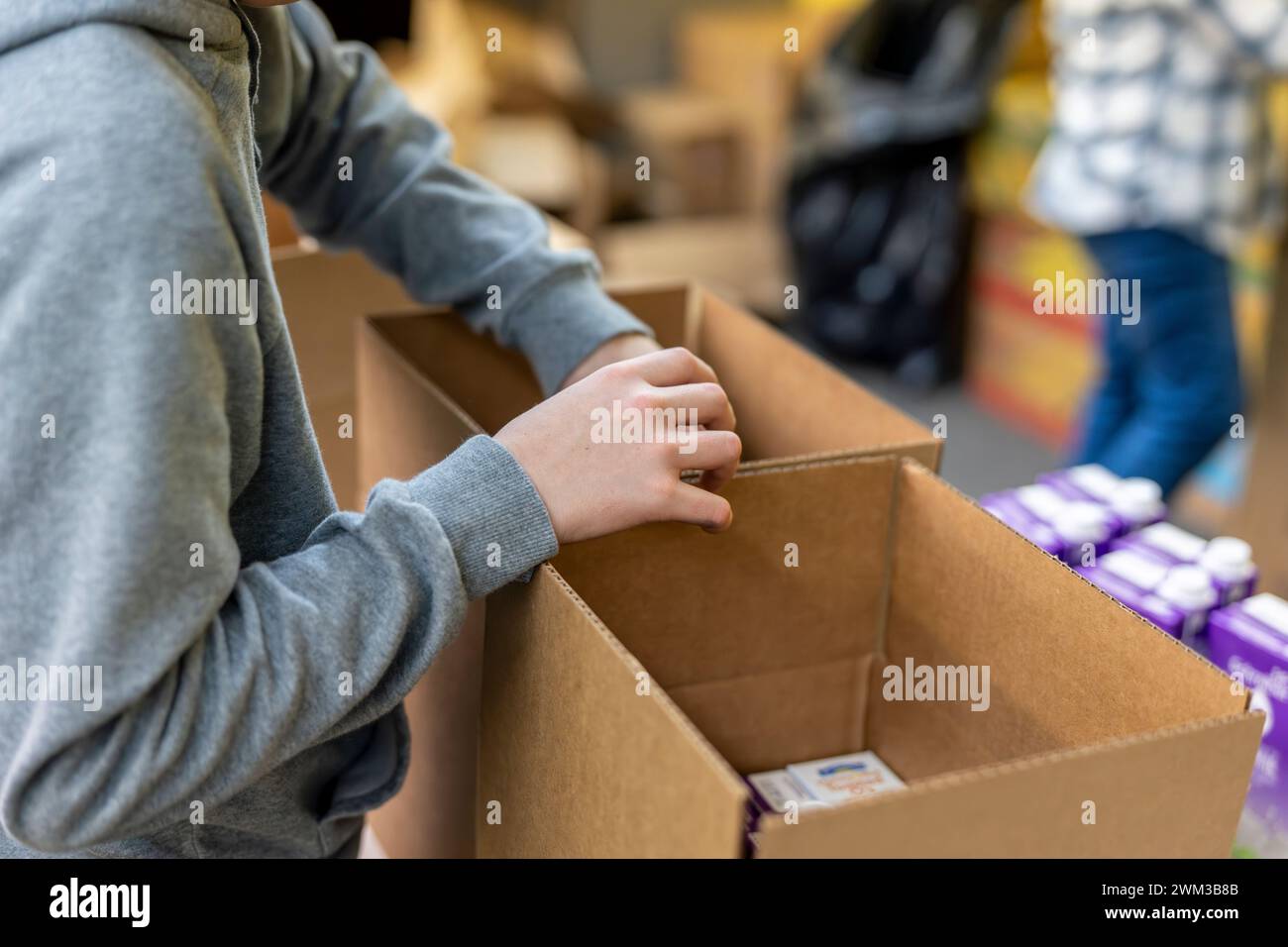 Volunteering and kindness hi-res stock photography and images - Alamy