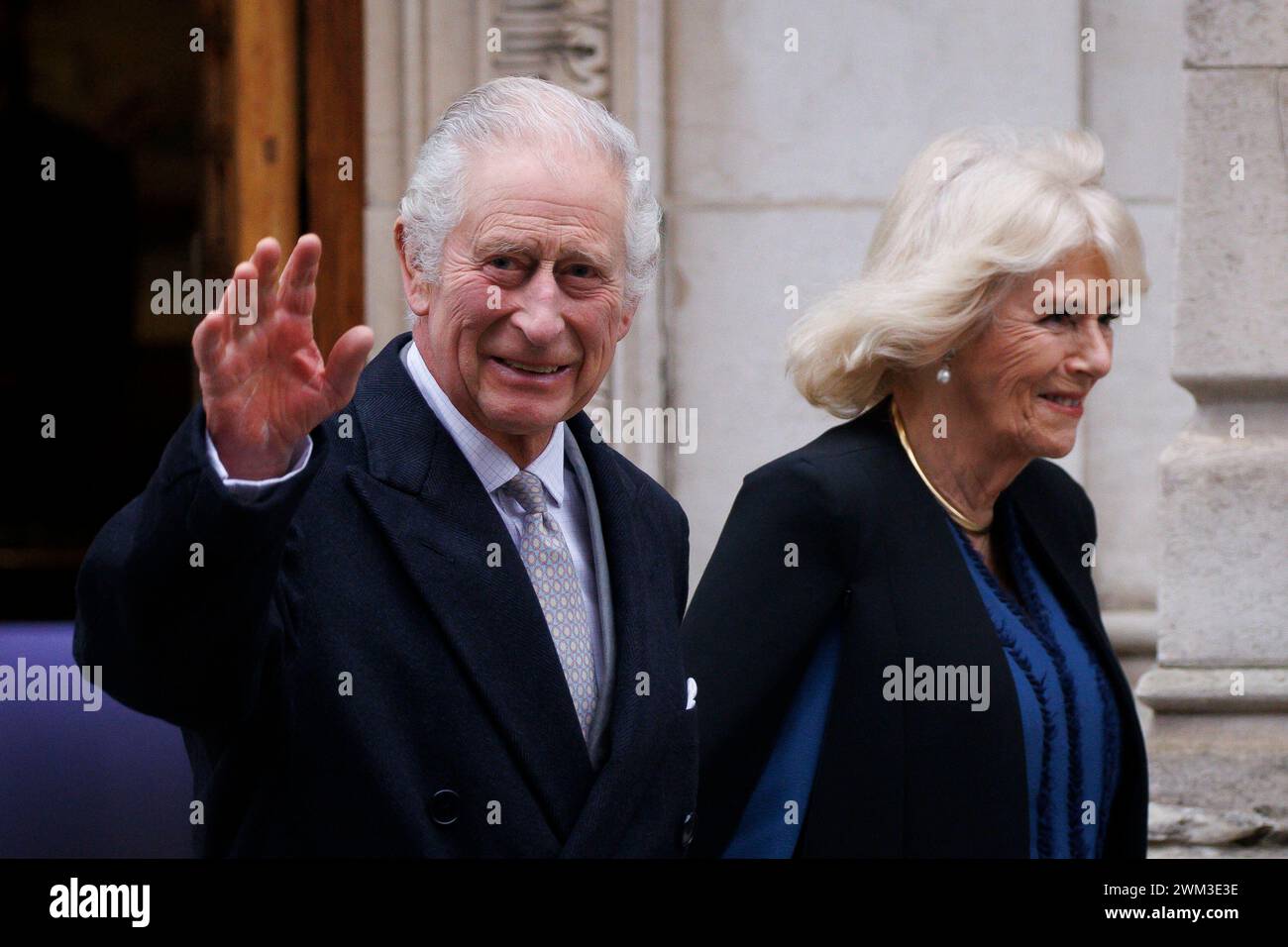 King Charles leaves The London Clinic with Queen Camilla this afternoon(02)