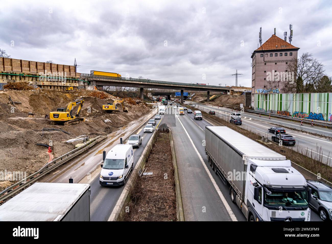 Autobahnkreuz Duisburg-Kaiserberg, kompletter Um- und Neubau des Kreuz der A3 und A40, alle Brücke, Rampen, Fahrbahnen werden erneuert und teils erweitert, 8 Jahre Bauzeit, ebenso erneuert werden dort verlaufende Eisenbahnbrücken, NRW, Deutschland, Autobahnkreuz Kaiserberg *** Duisburg Kaiserberg interchange, complete reconstruction and new construction of the A3 and A40 interchange, all bridges, ramps, lanes will be renewed and partly widened, 8 years construction time, railroad bridges running there will also be renewed, NRW, Germany, Kaiserberg interchange Stock Photo