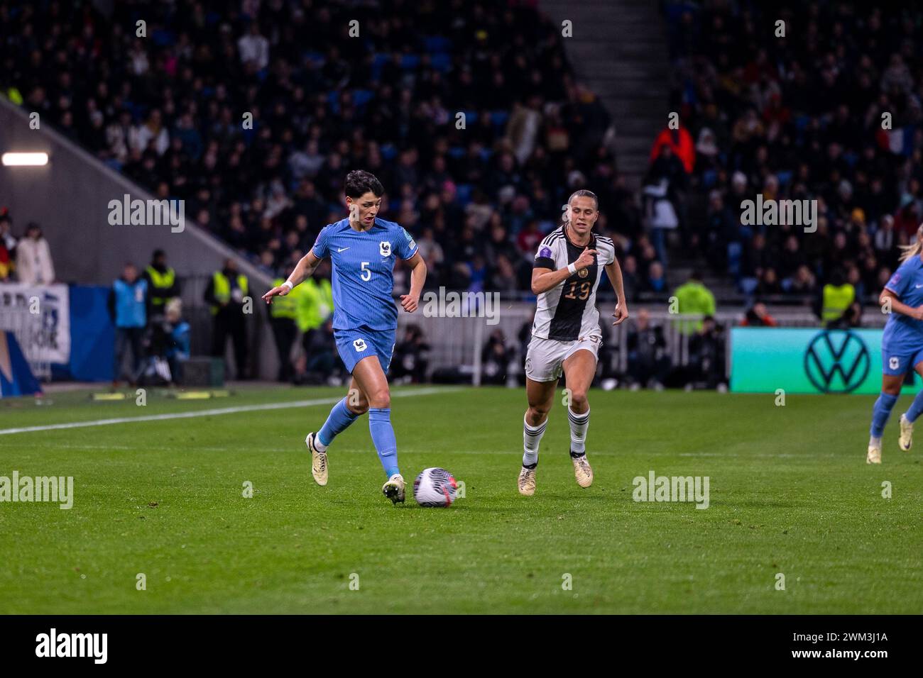 Lyon, France. 23rd Feb, 2024. Elisa De Almeida (5 France) and Klara Buhl (Germany) in action during the UEFA Nations League semi final game between France and Germany at Groupama Stadium in Lyon, France. (Pauline FIGUET/SPP) Credit: SPP Sport Press Photo. /Alamy Live News Stock Photo