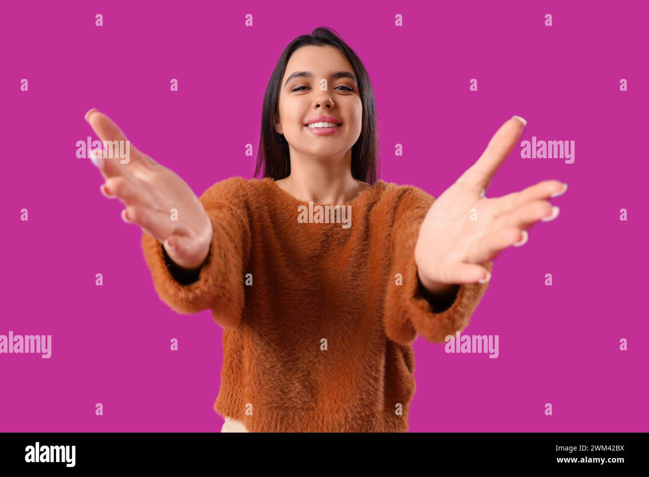 Woman inviting arms hi-res stock photography and images - Alamy