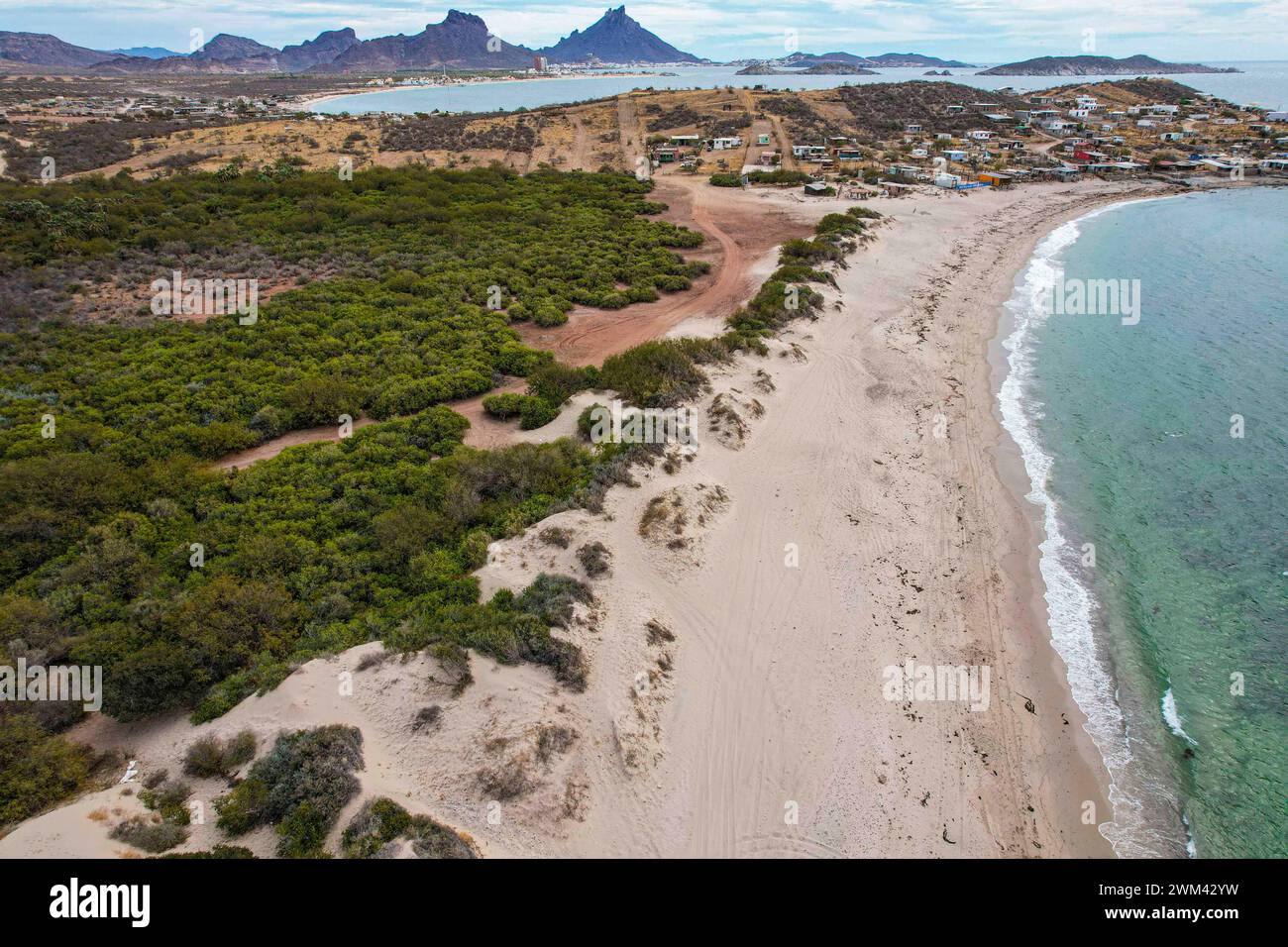 Bay and beach around San Carlos, Sonora Mexico. Municipality of Nuevo Guaymas Mexico. rocky   (Photo by Luis Gutierrez/ Norte Photo/)   Bahia  y  playa alrededor de San Carlos, Sonora Mexico. Municipio Nuevo Guaymas Mexico .  (Photo by  Luis Gutierrez/ Norte Photo/) Stock Photo