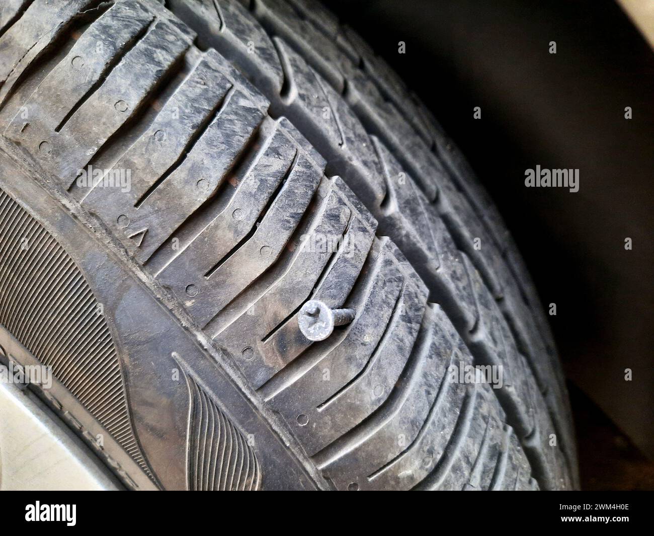 How to Tell if Your Tire Was Slashed | GetJerry.com