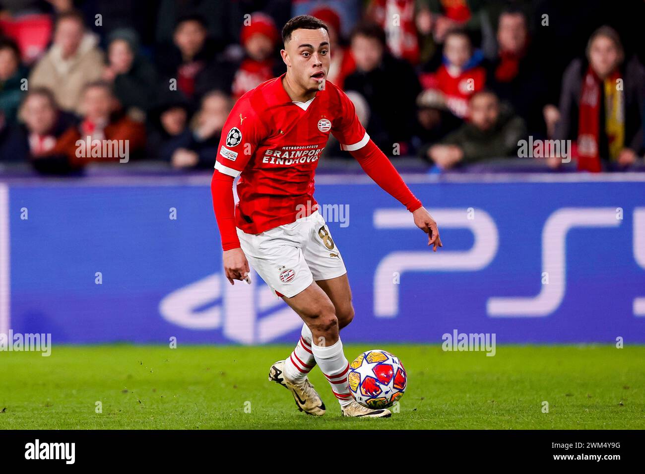 EINDHOVEN, NETHERLANDS - FEBRUARY 20: Sergino Dest (PSV) controls the ...