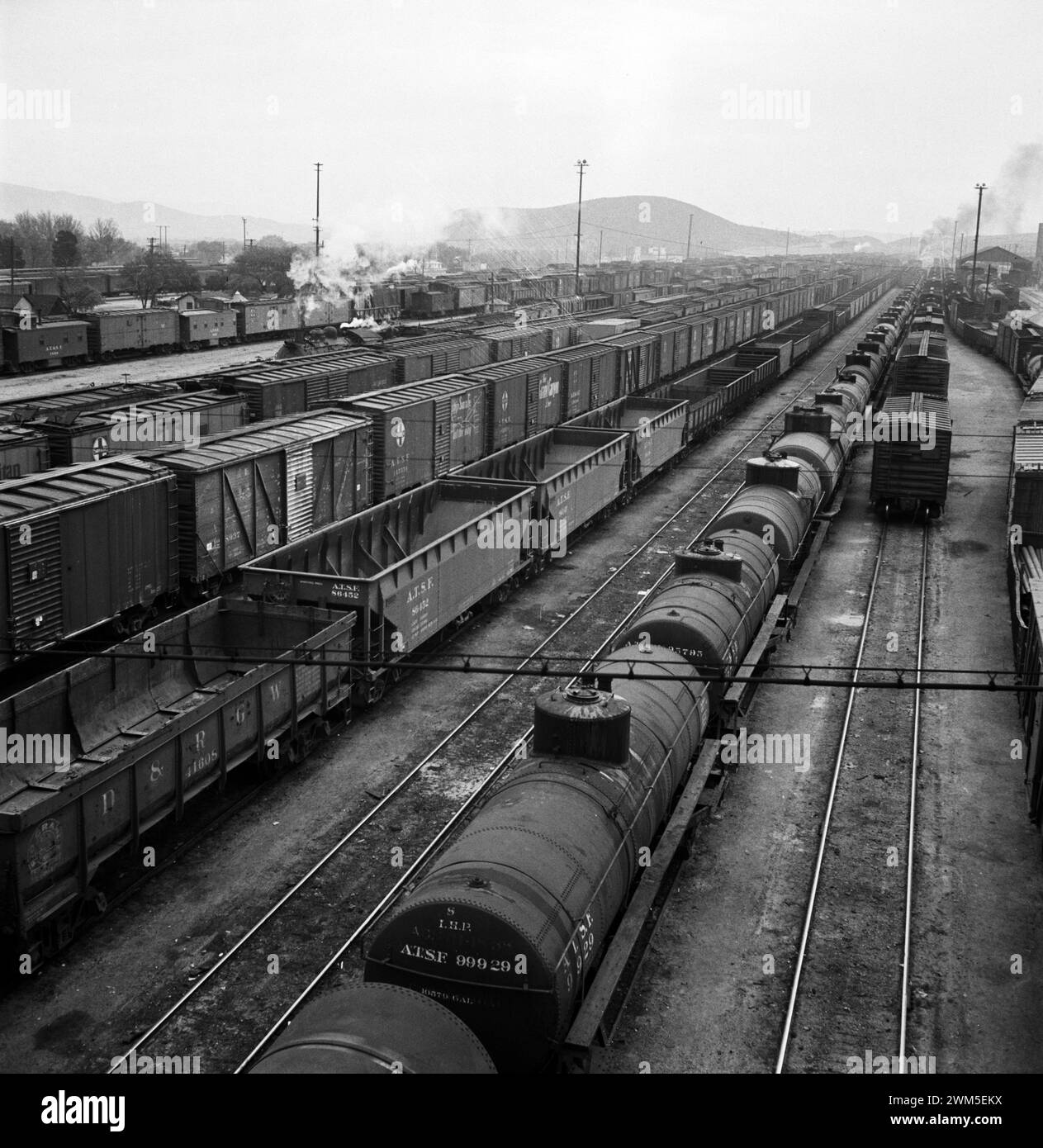 Barstow, California. A general view of the Atchison, Topeka and Santa Fe Railroad yard - Jack Delano photo 1943 Stock Photo
