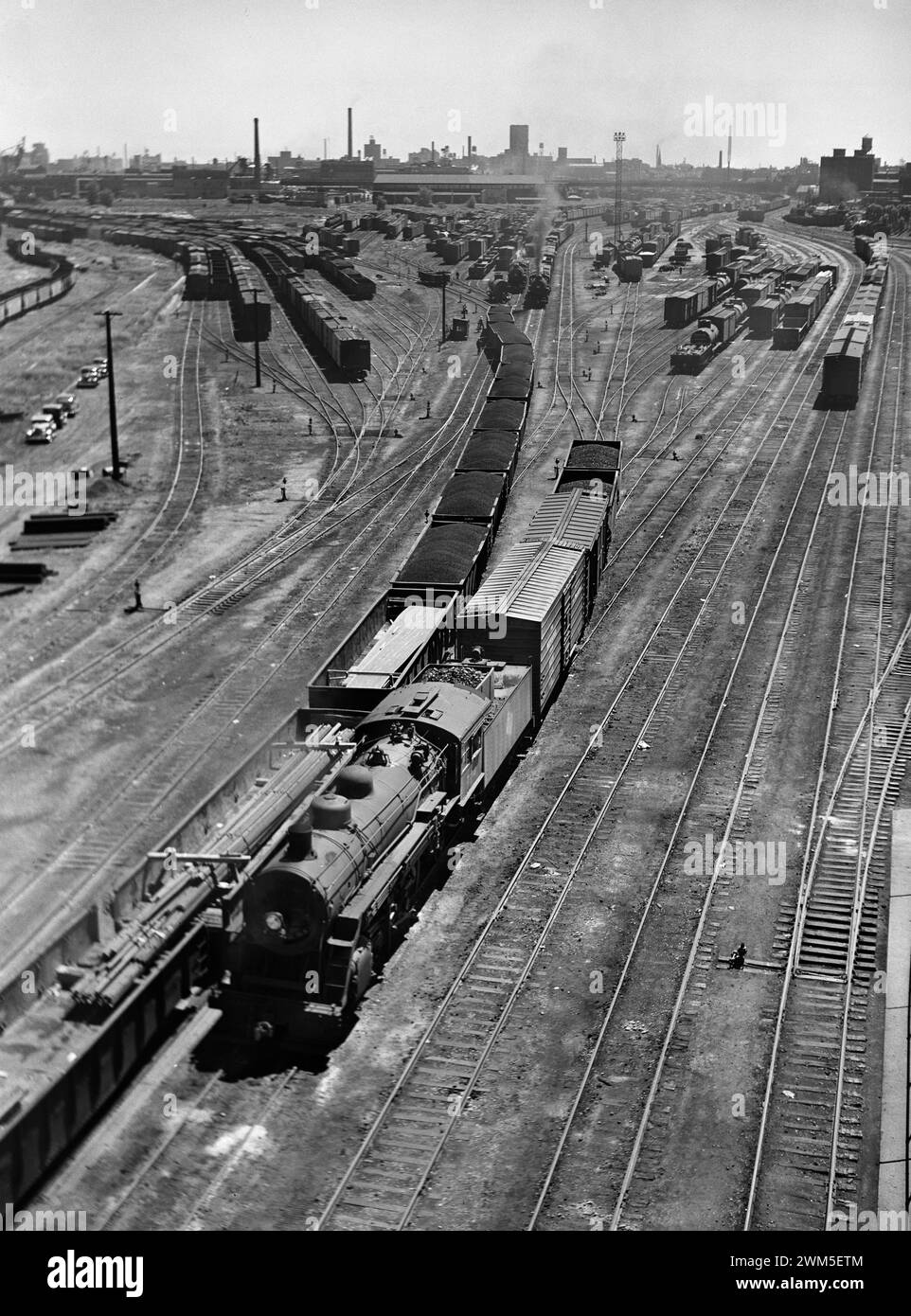 Old and Vintage - Railroad yard feat a locomotive. Milwaukee, Wisconsin - Vachon, John, 1914-1975, photographer, June 1941 Stock Photo