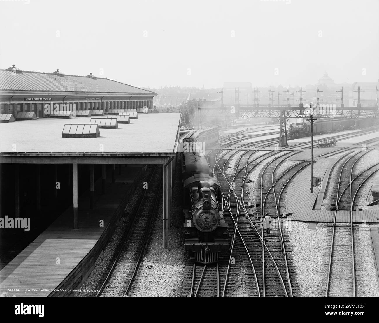 Switch yards, Union Station, Washington, D.C. - locomotive, steam train - Detroit Publ. Co ca 1908 Stock Photo