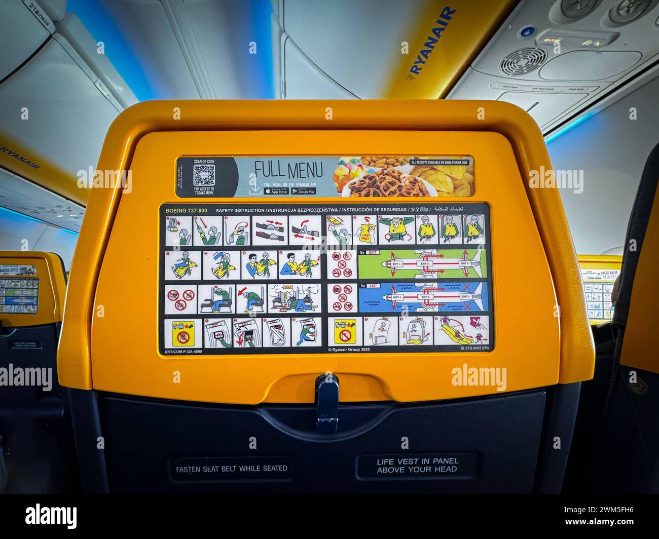 Europa Ryanair Flugzeug innen, Kabine, Sitz, Sicherheitshinweise