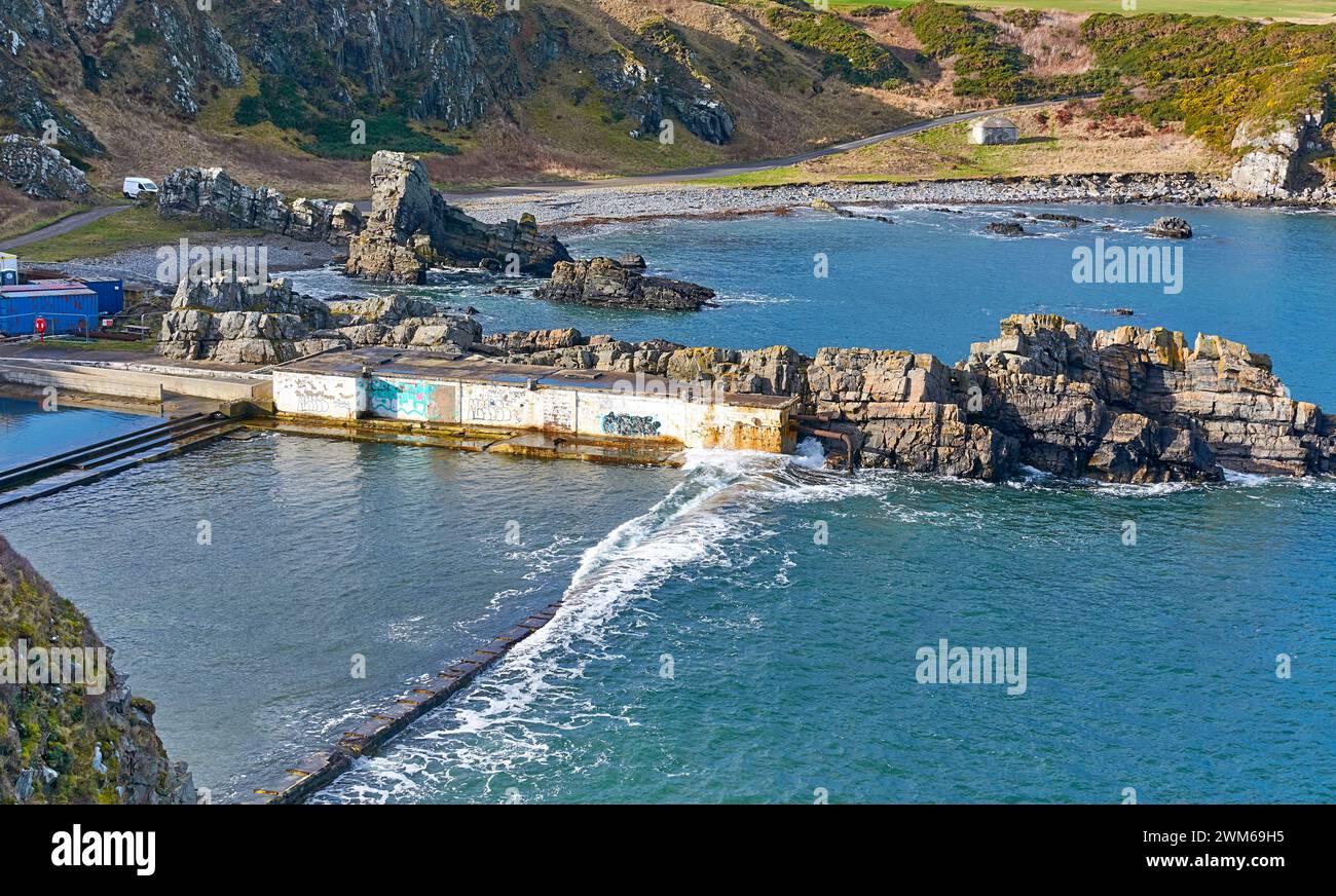 Old deserted swimming pool hi-res stock photography and images - Alamy