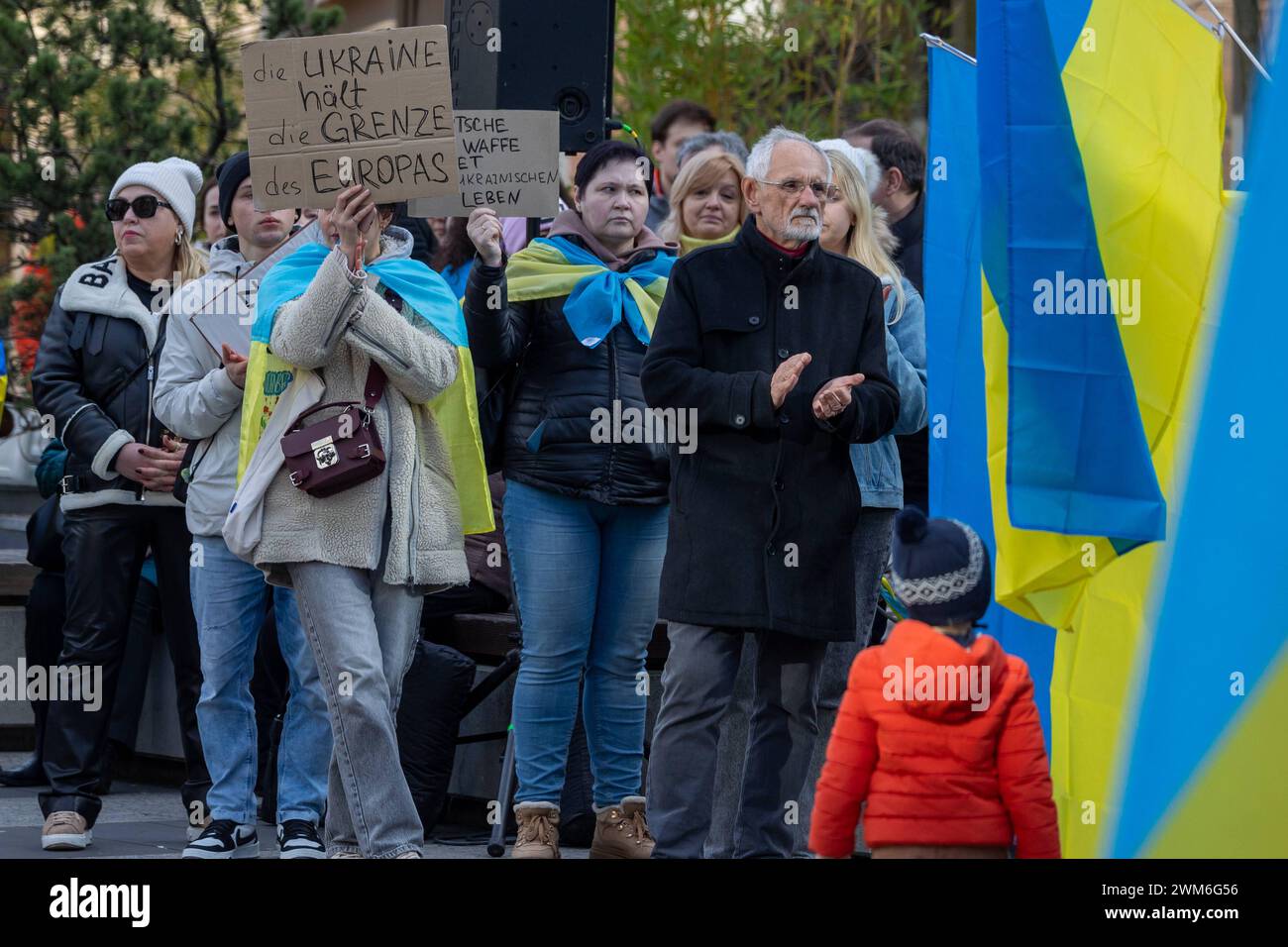 wieviel ukrainer haben arbeit in deutschland