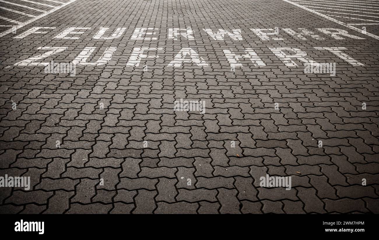 Feuerwehrzufahrt Feuerwehrzufahrt, Hamburg, Deutschland *** Fire