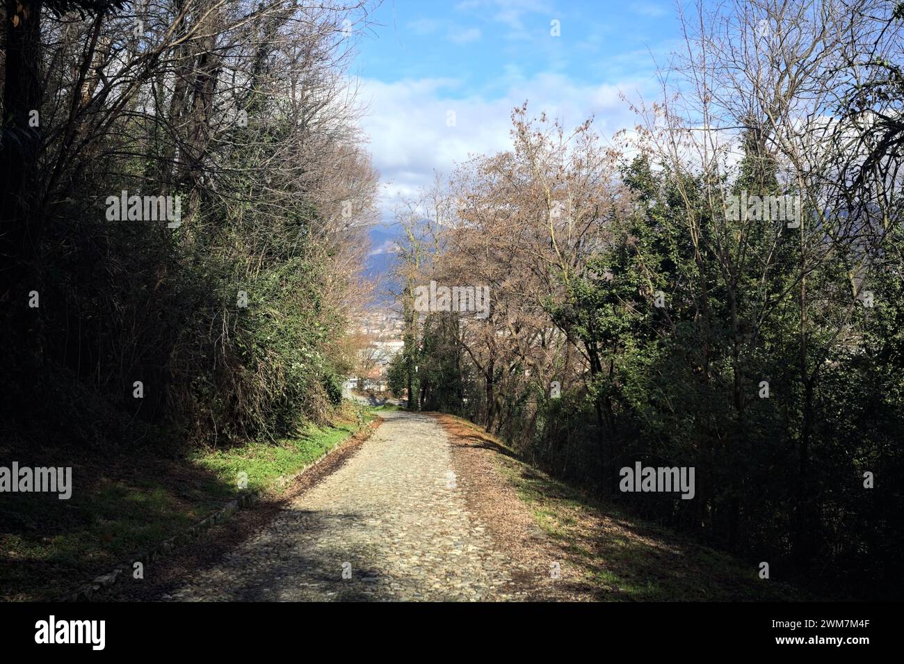 Aerial forward view ancient castle hi-res stock photography and images ...