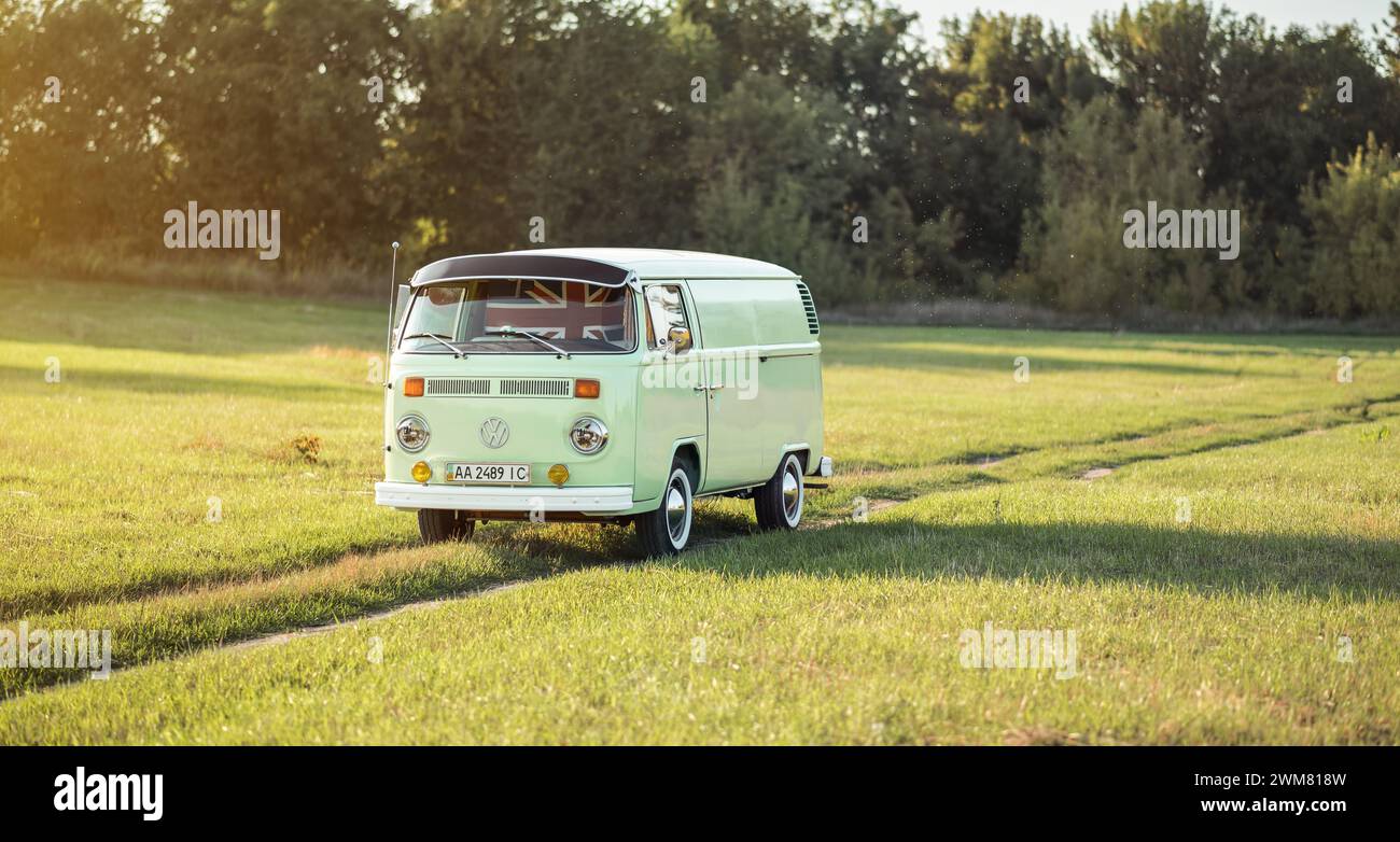 1960s volkswagen bus hi-res stock photography and images - Alamy