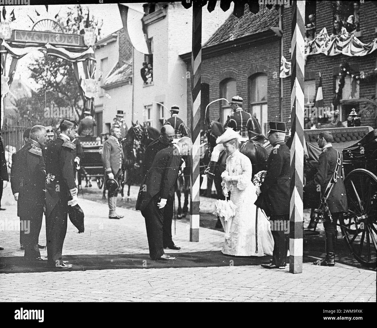 Bezoek Koningin Wilhelmina aan Gasthuis Calvariënberg, Maastricht, 1903 (RHCL, VKG 086). Stock Photo