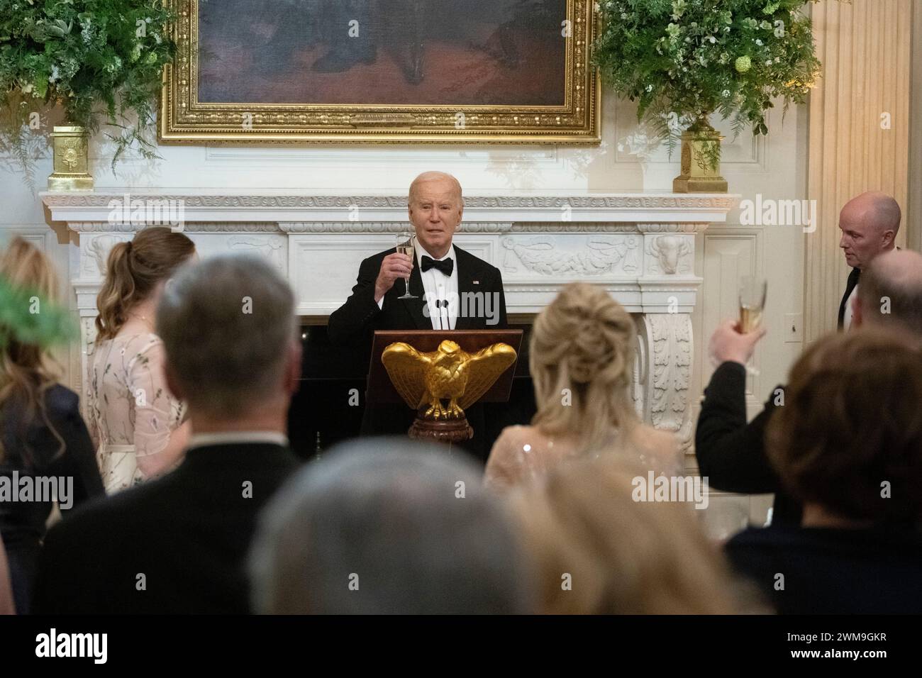 Washington, United States Of America. 24th Feb, 2024. United States President Joe Biden welcomes Governors and their spouses for a black-tie dinner at the White House in Washington, DC, during the National Governors Association annual meeting, February 24, 2024. Credit: Chris Kleponis/Pool/Sipa USA Credit: Sipa USA/Alamy Live News Stock Photo